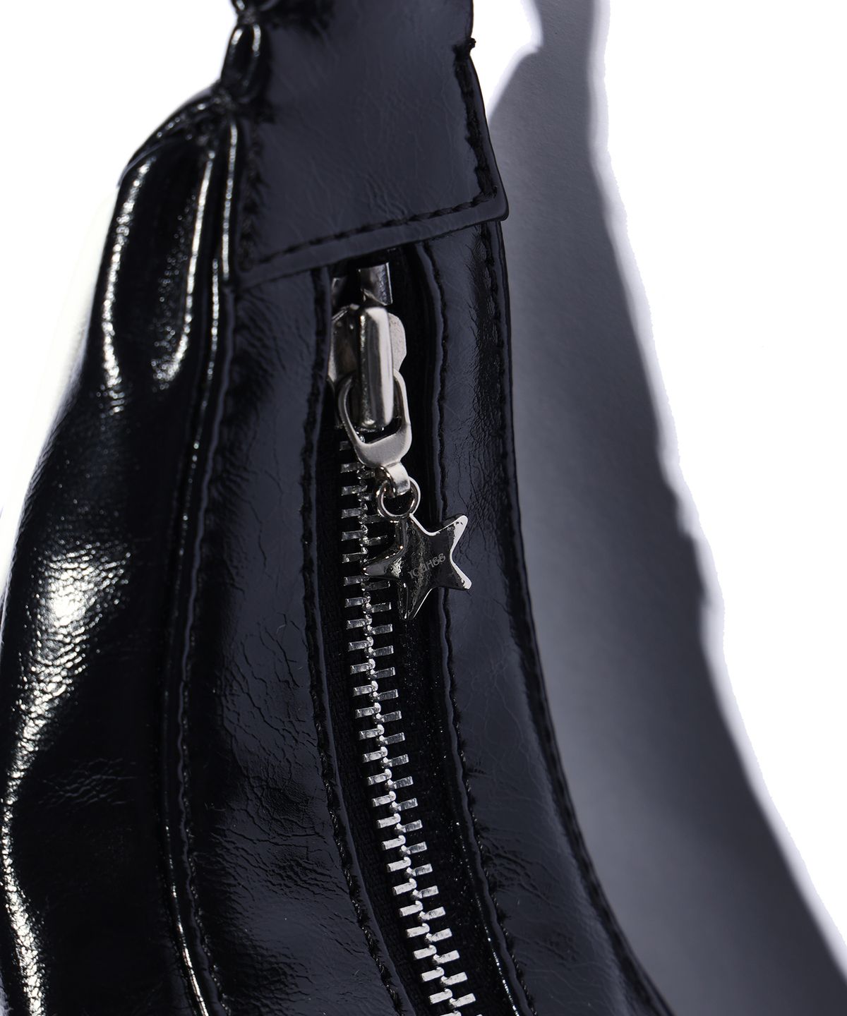 유희(YOUHEE) STAR LEATHER HOBO BAG BLACK
