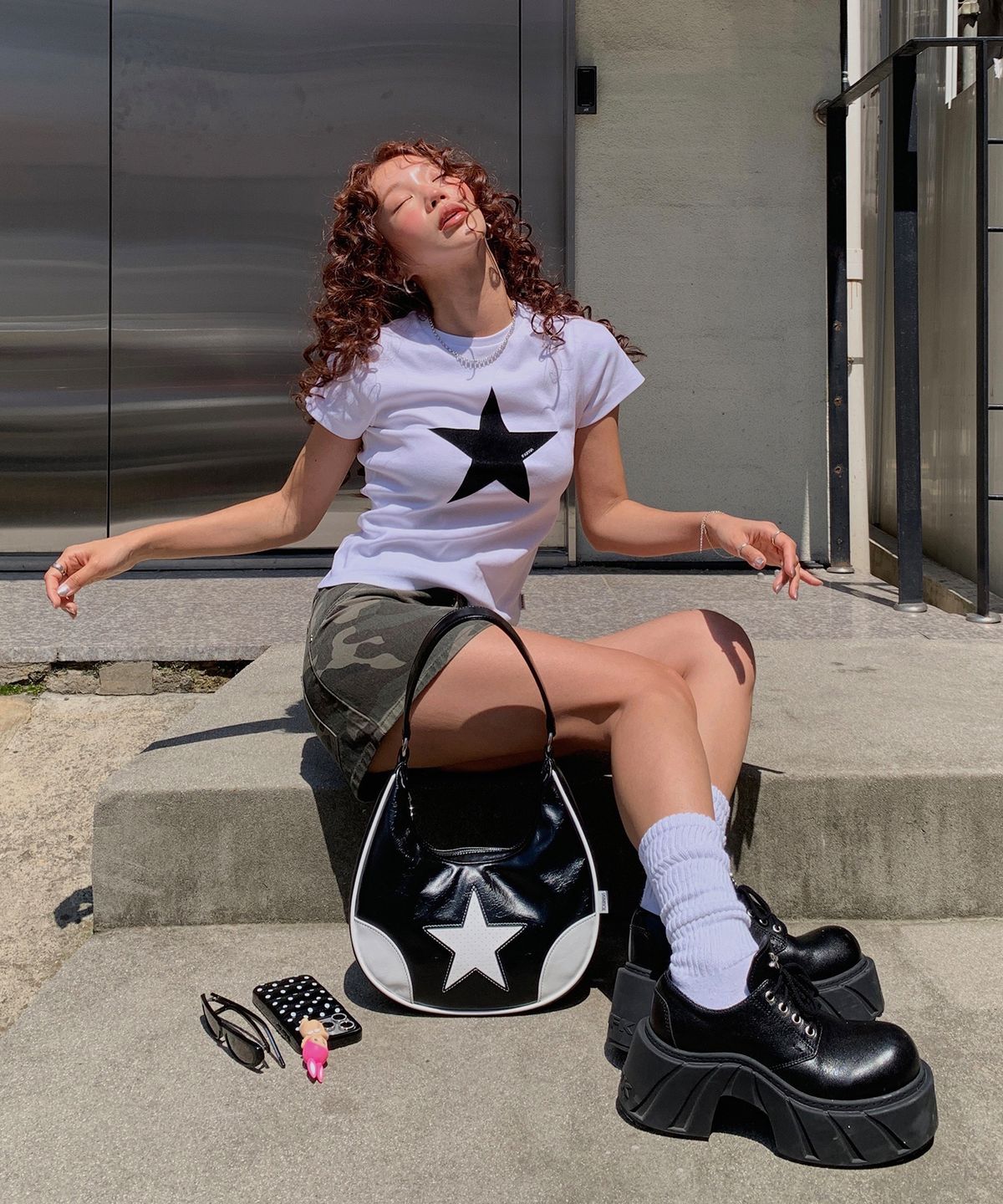 유희(YOUHEE) STAR LEATHER HOBO BAG BLACK
