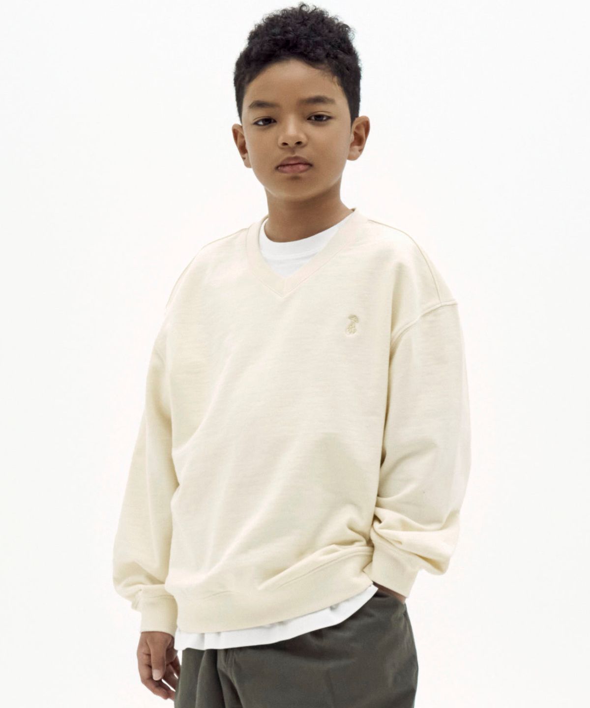 테이크이지 키즈(TAKEASY KIDS) 스몰라쿠 브이넥 오버맨투맨 (크림)