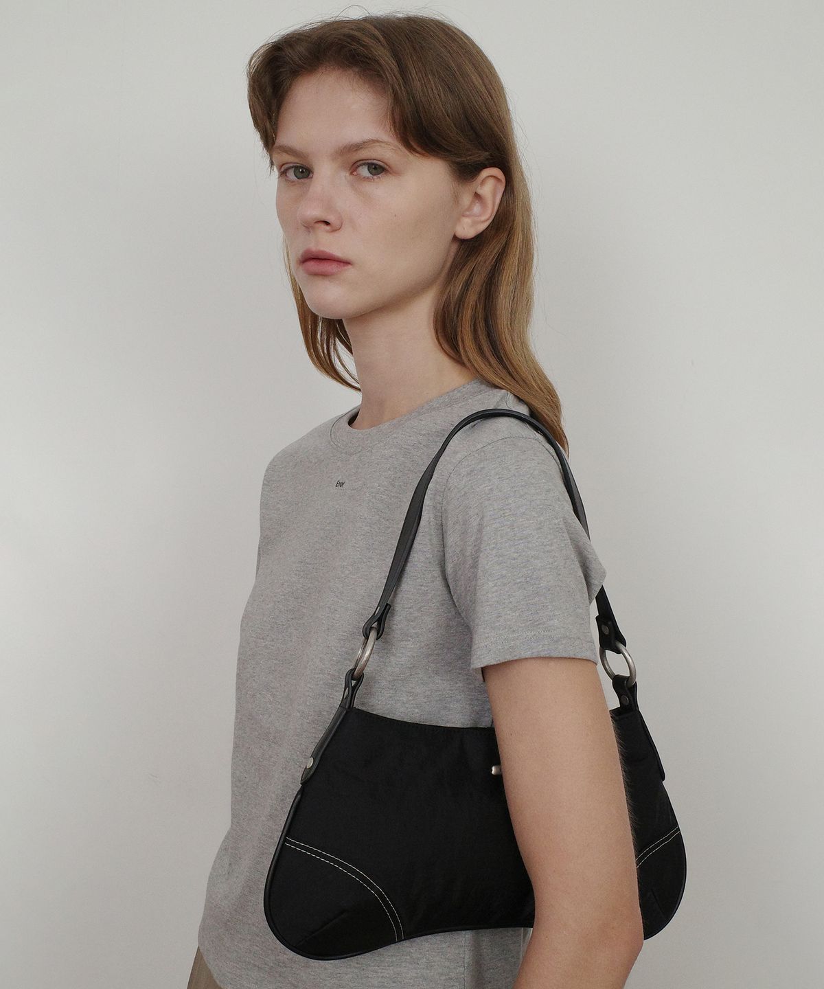 엔오르 스튜디오(ENOR STUDIO) RIVET STITCH HOBO BAG - BLACK