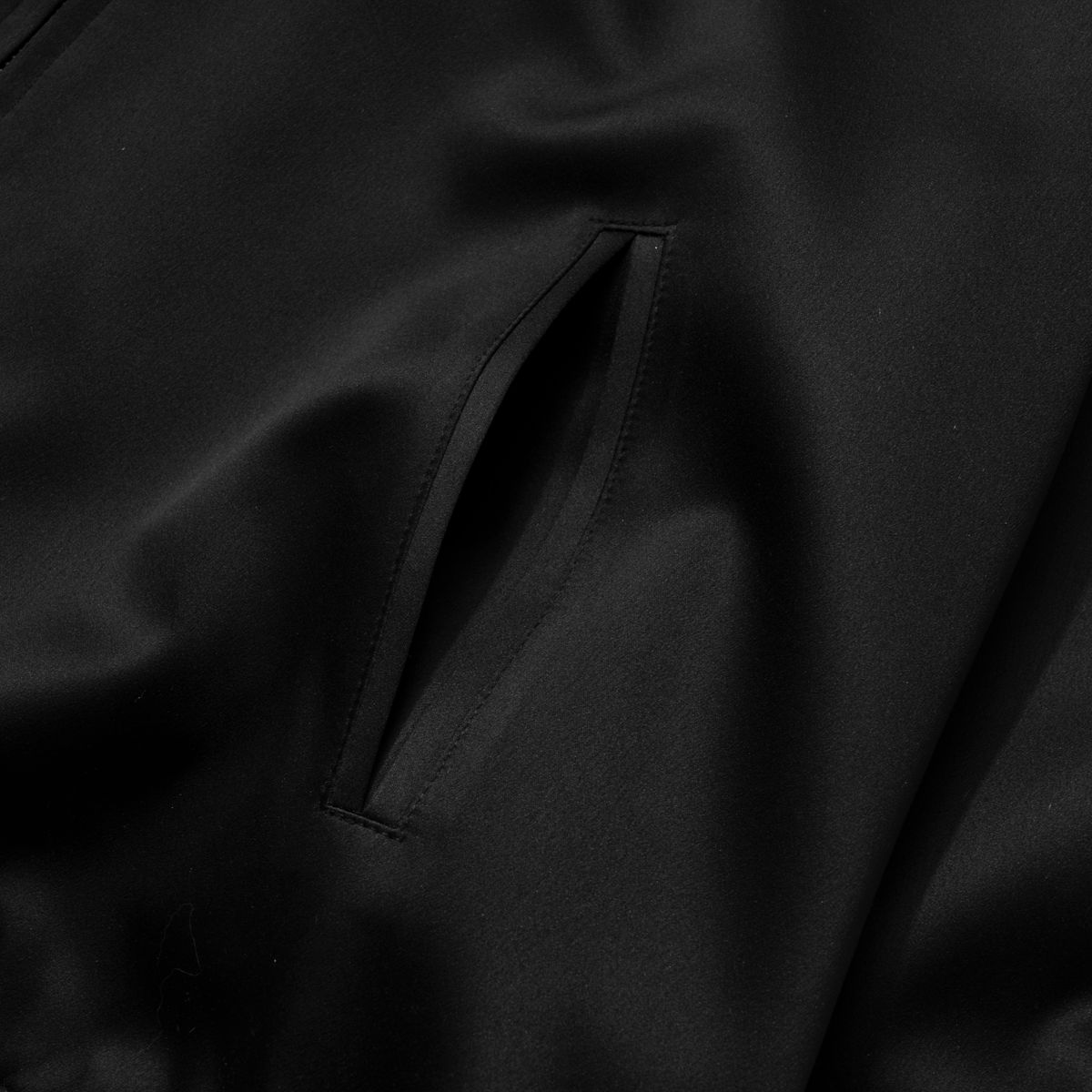 엑스트라오디너리(EXTRAORDINARY) B.S.C SOUVENIR SATIN JACKET BLACK