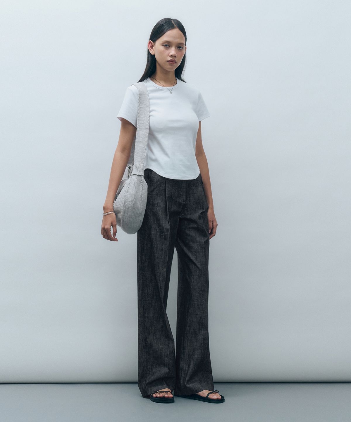 몽돌(MONGDOL) 린넨라이크 데님 원턱 와이드 팬츠 블랙 MDPT025DENIMBLACK