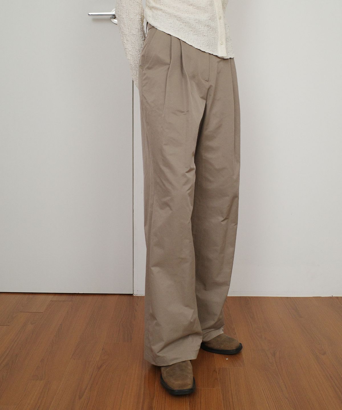 엔오르(EN OR) CLASSIC TWO TUCK WIDE PANTS - BROWN