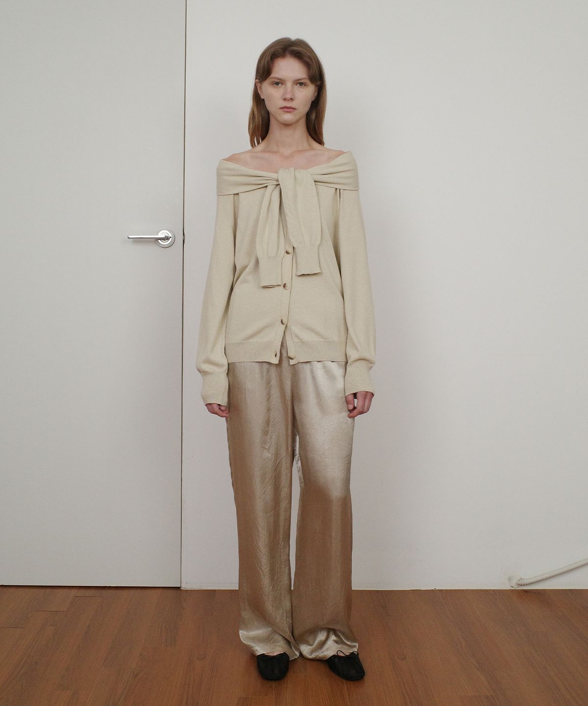 엔오르(EN OR) GLOSSY SATIN BANDING PANTS - BEIGE