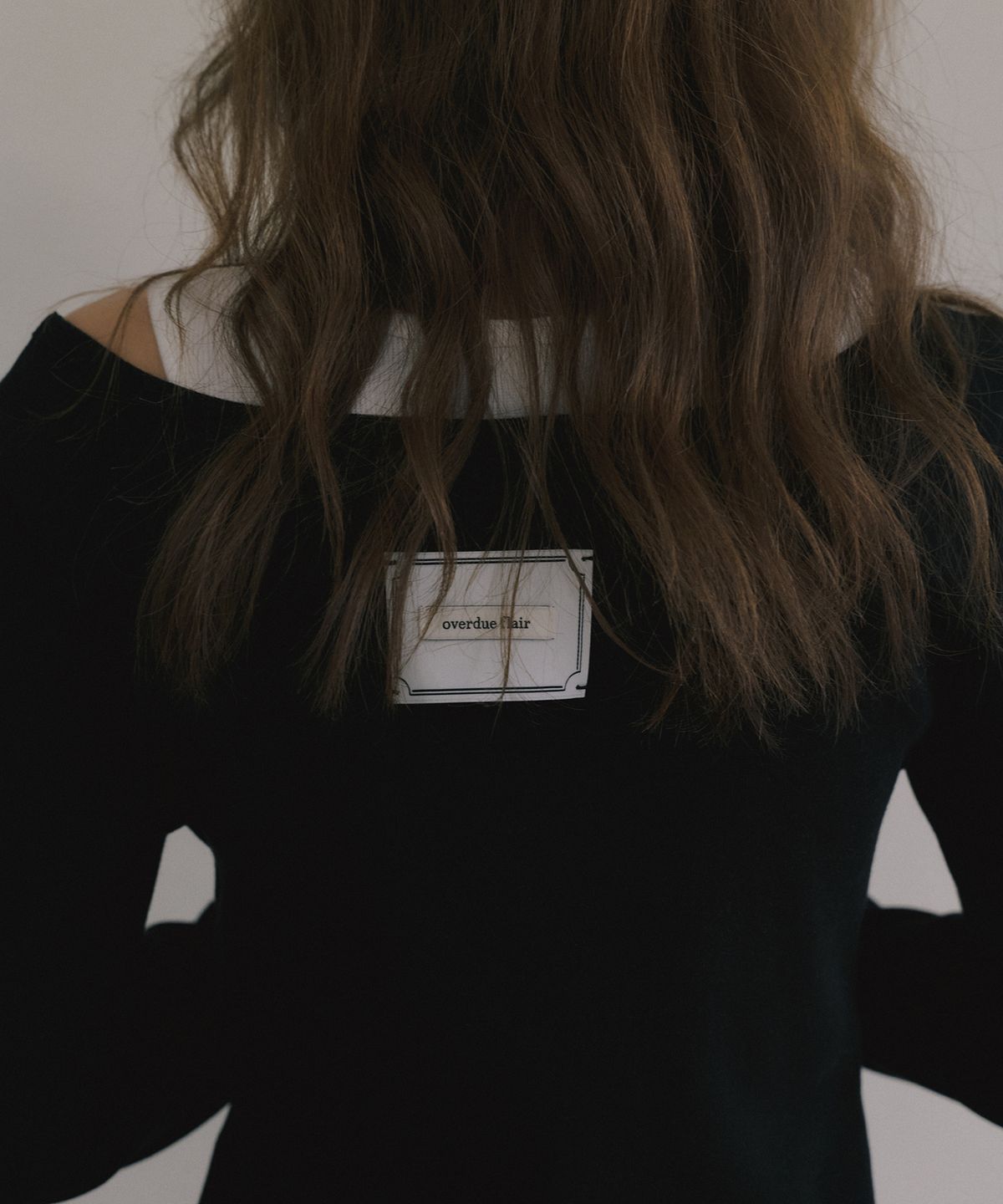 오버듀플레어(OVERDUEFLAIR) SCOOP NECK T-SHIRT_BLACK