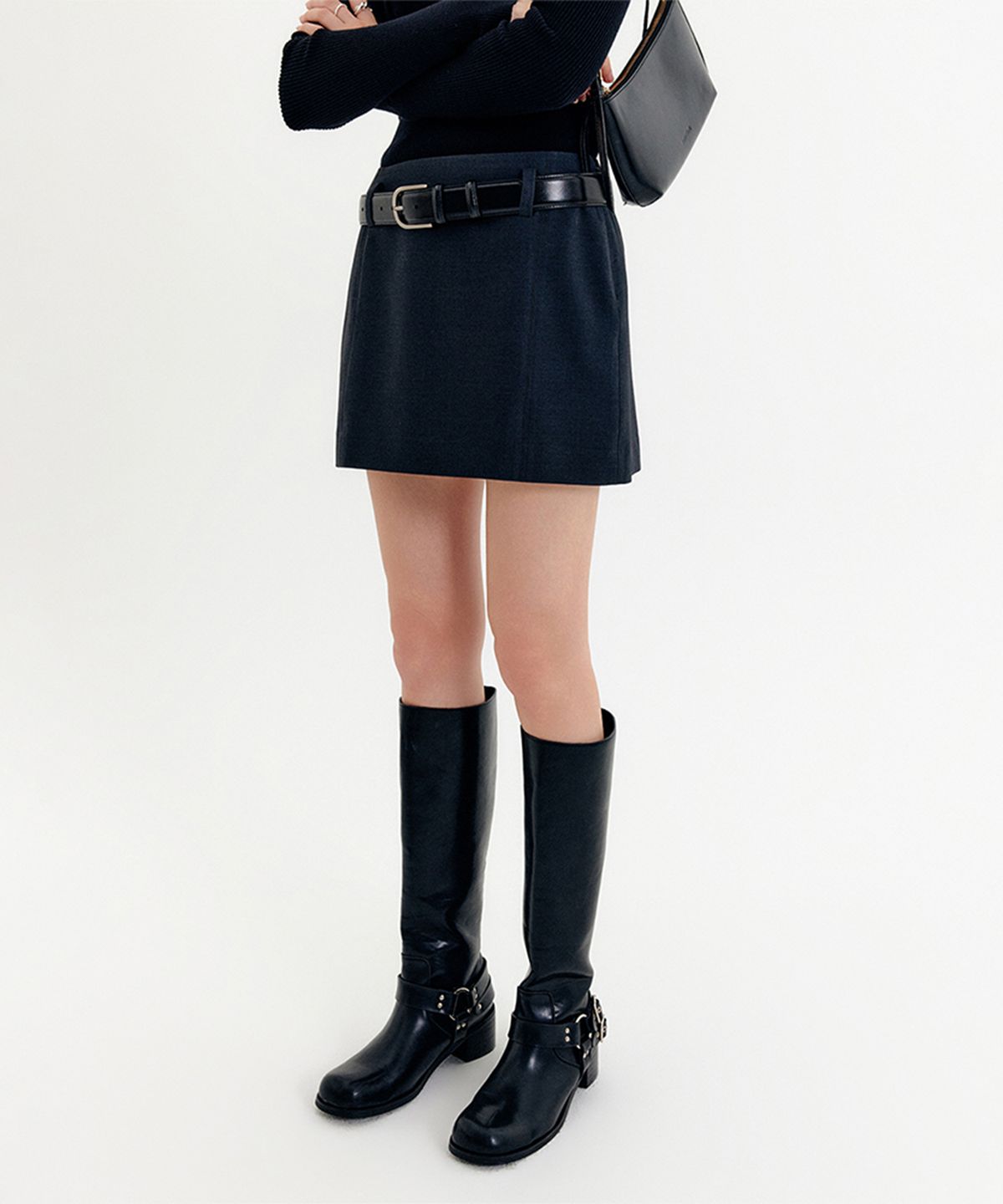 룩캐스트(LOOKAST) 루나 베이직 미니 스커트_차콜 / LUNA BASIC MINI SKIRT_CHARCOAL