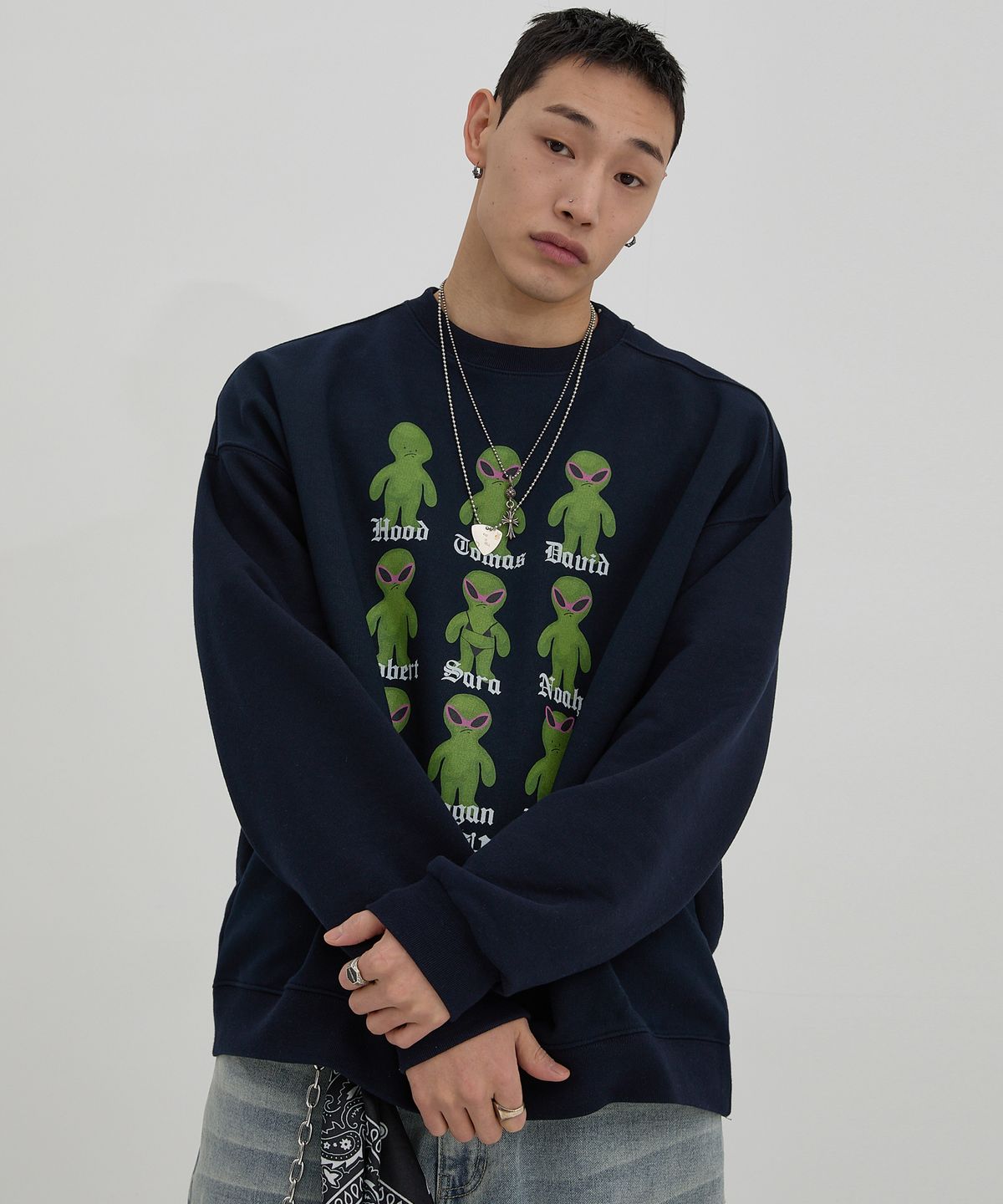후드후드(HOODHOOD) 클론 에일리언 오버핏 맨투맨 네이비