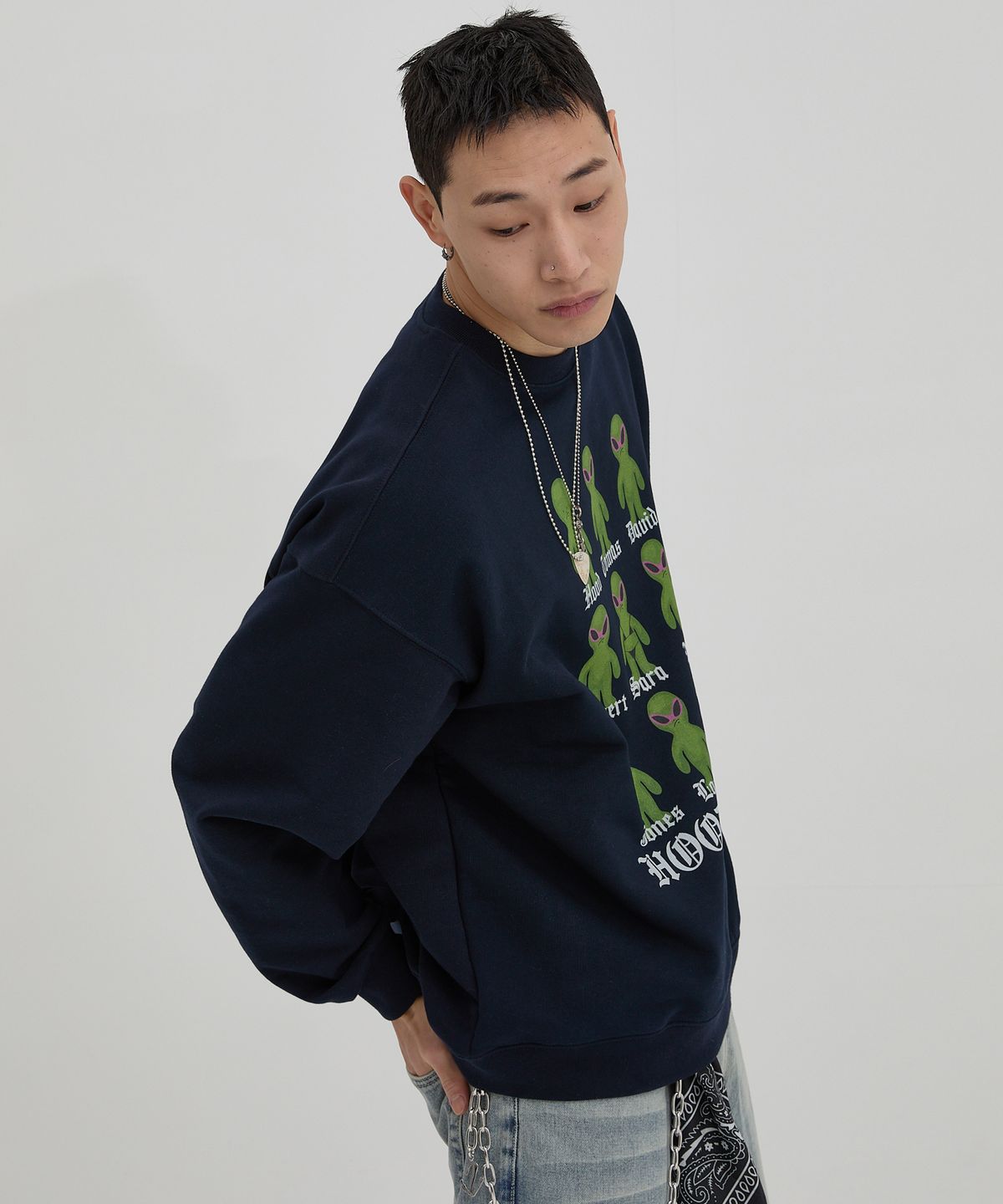 후드후드(HOODHOOD) 클론 에일리언 오버핏 맨투맨 네이비