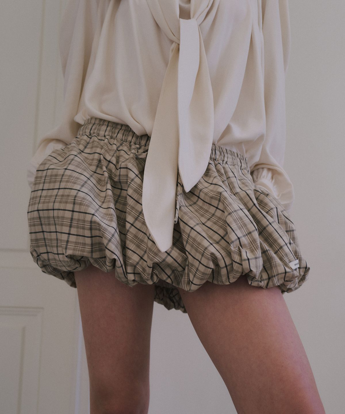 오버듀플레어(OVERDUEFLAIR) BALLOON MICRO MINI SKIRT_BEIGE CHECK