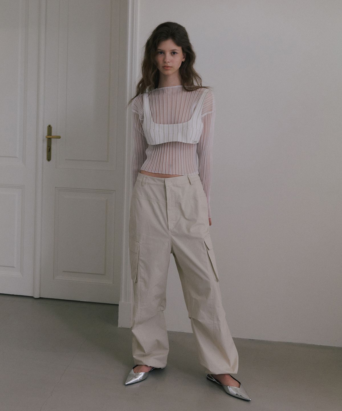 오버듀플레어(OVERDUEFLAIR) SHEER GLOSSY RIBBED CARDIGAN_WHITE