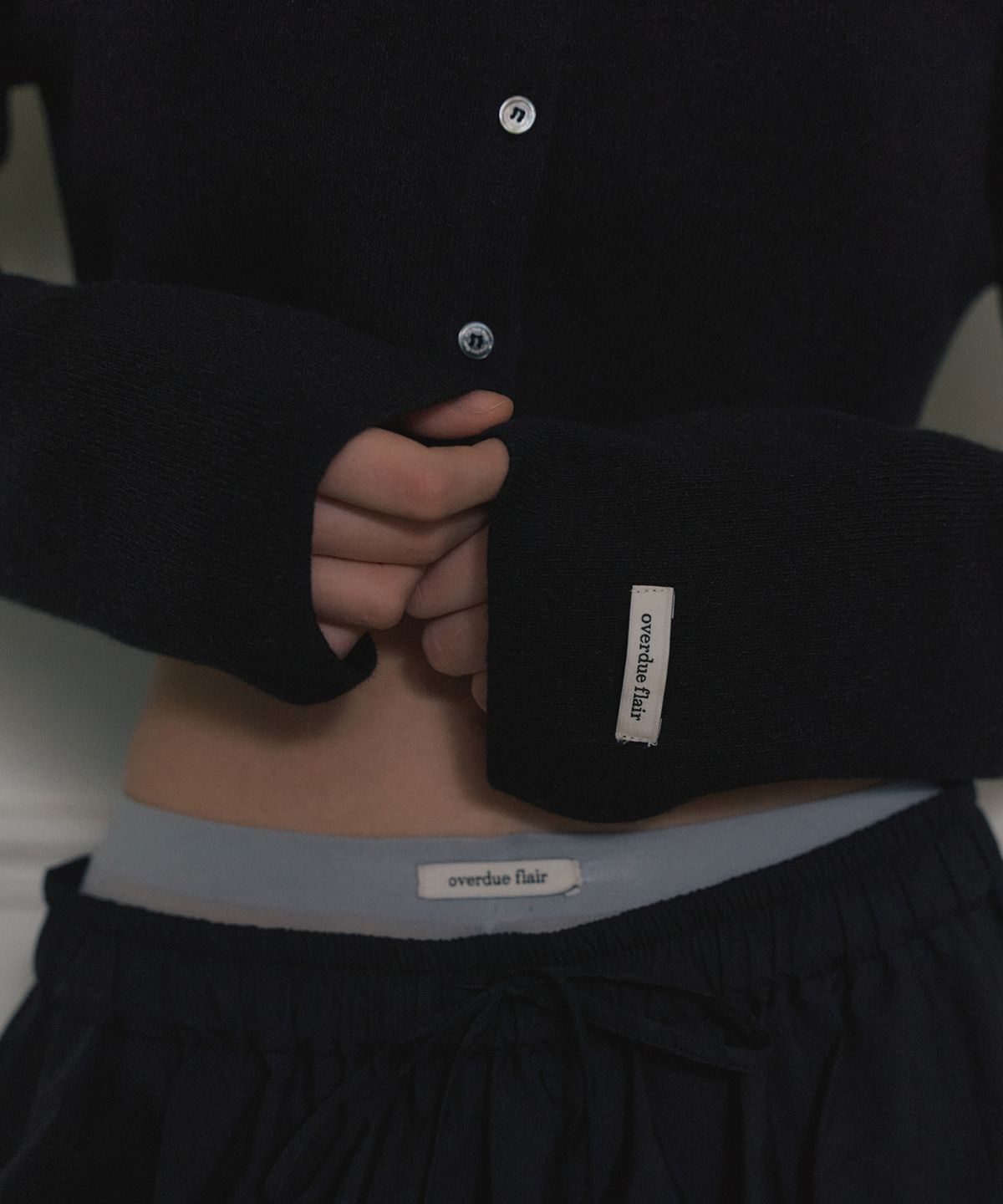 오버듀플레어(OVERDUEFLAIR) ANGORA COLLAR MICRO CROPPED CARDIGAN_BLACK