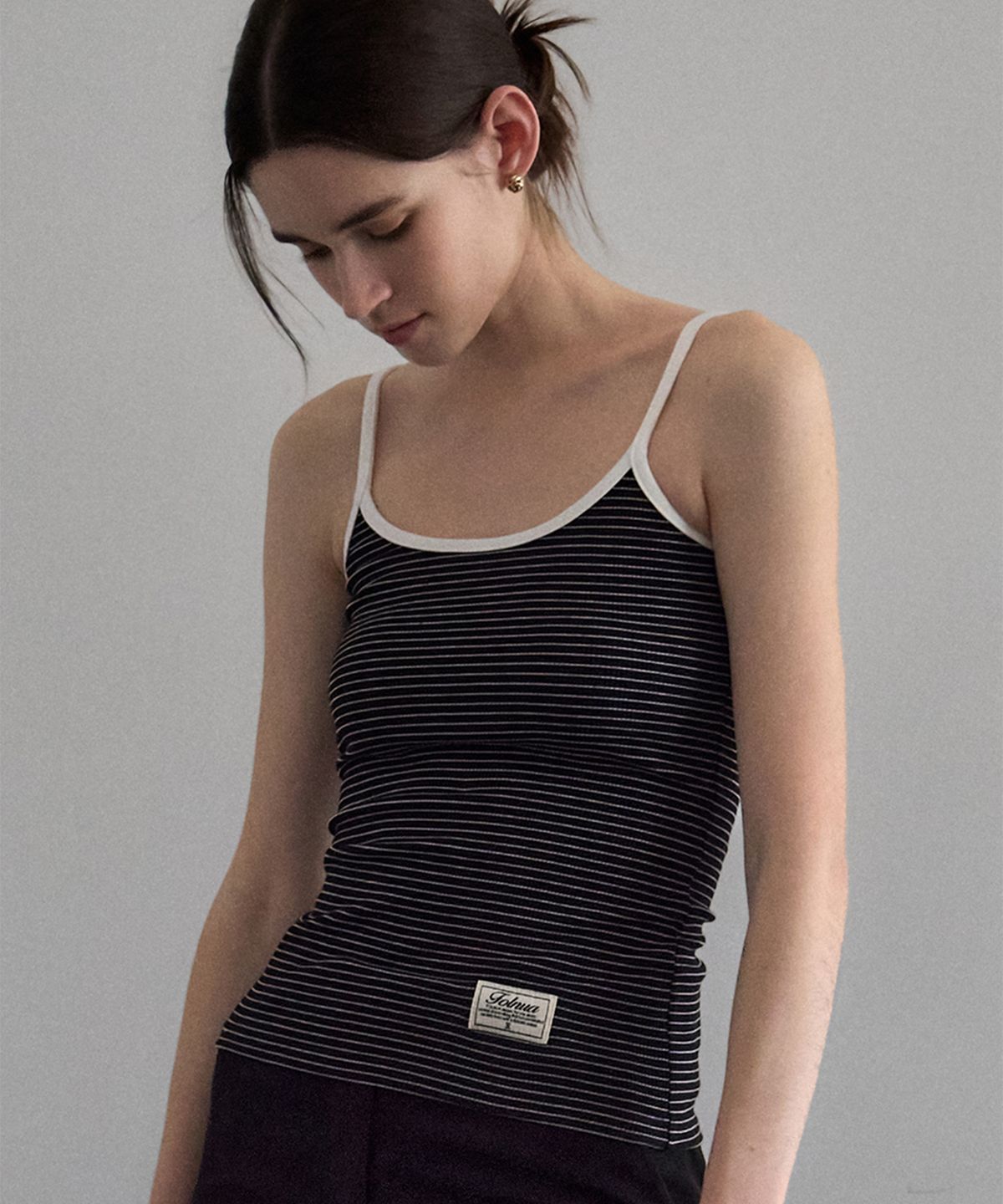 폴뉴아(FOLNUA) MINCE STRIPE SLEEVELESS [BLACK WHITE]