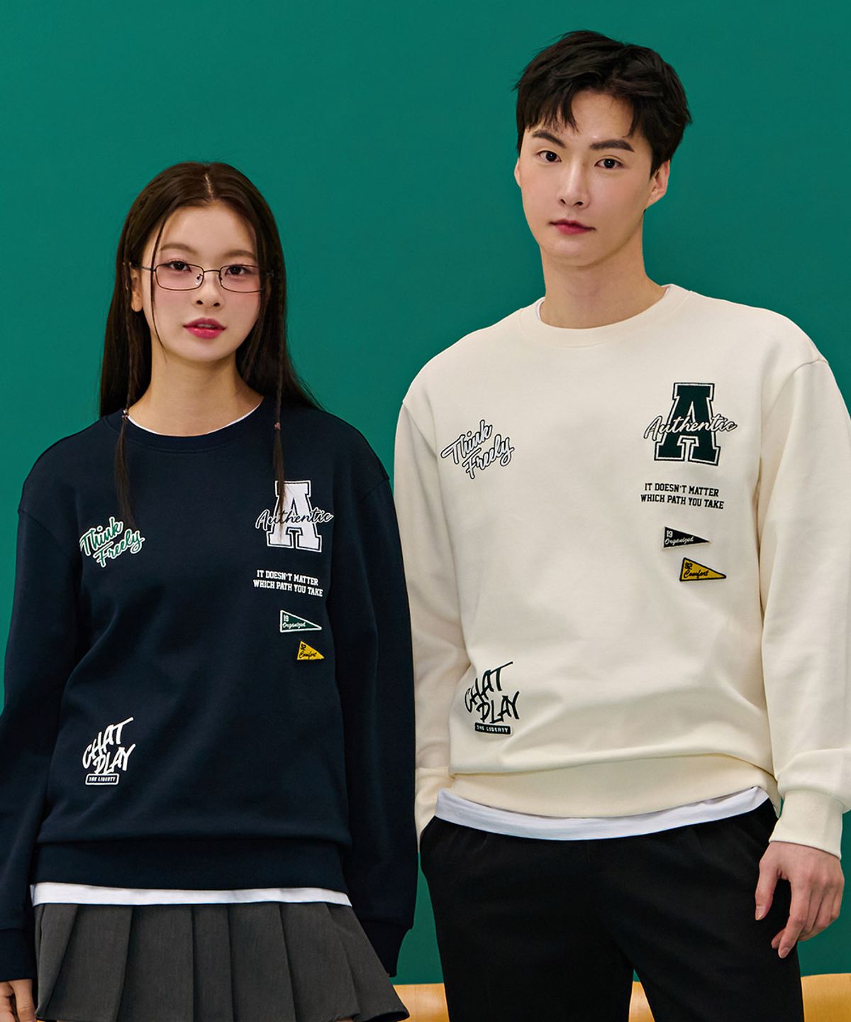 체이스컬트(CHASECULT) 공용 키치 아트웍 맨투맨 티셔츠-네이비