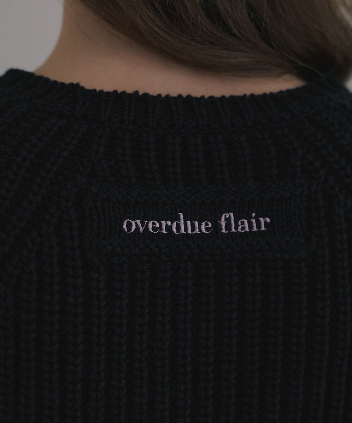 오버듀플레어(OVERDUEFLAIR) ROLLING CAP SLEEVE KNIT_BLACK