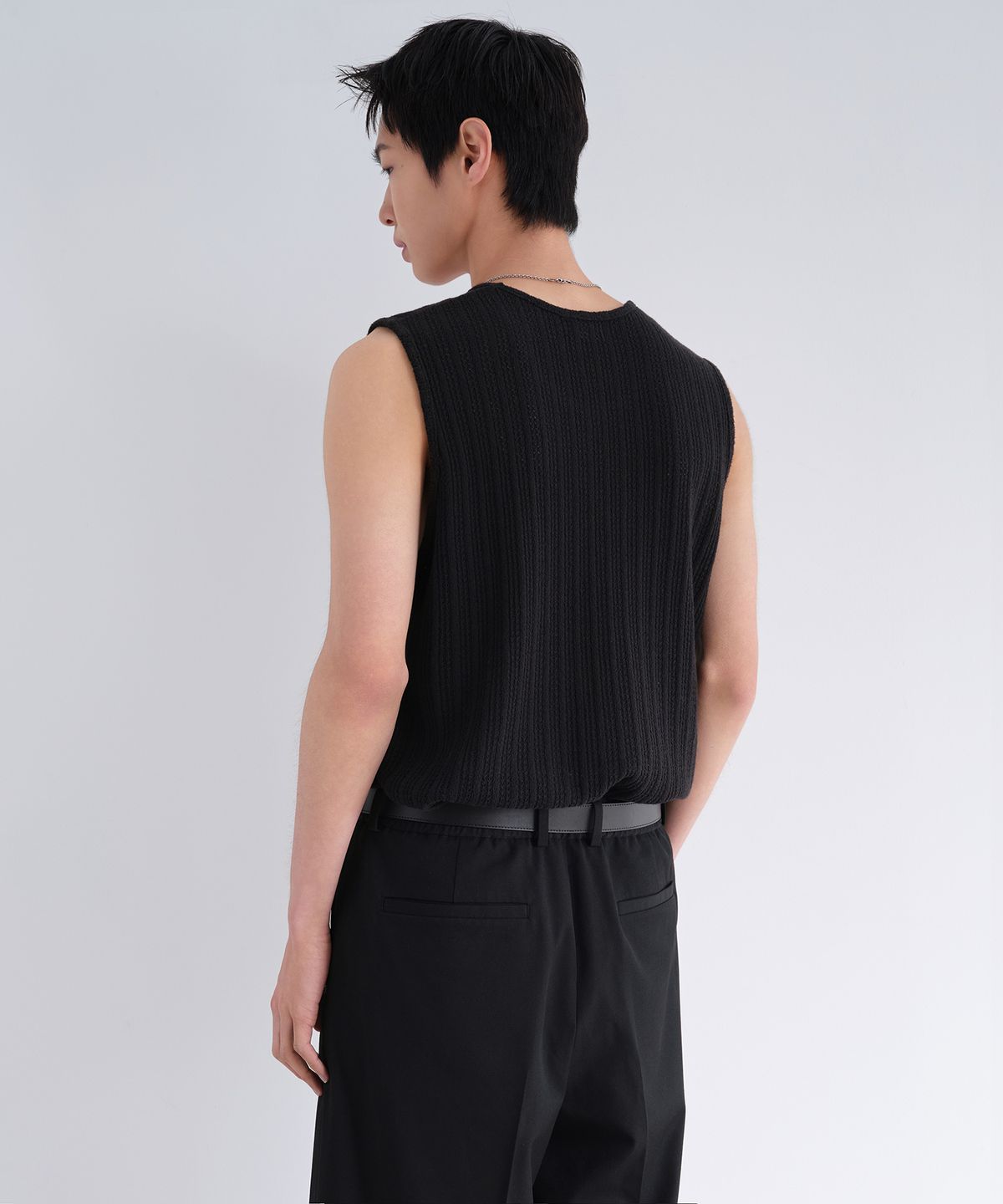 무신사 스탠다드(MUSINSA STANDARD) 크로셰 슬리브리스 탑 [블랙]