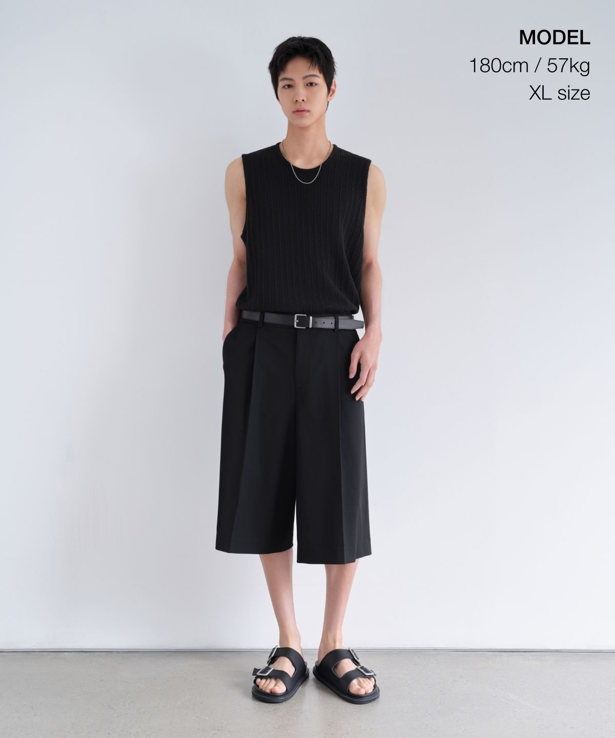 무신사 스탠다드(MUSINSA STANDARD) 크로셰 슬리브리스 탑 [블랙]