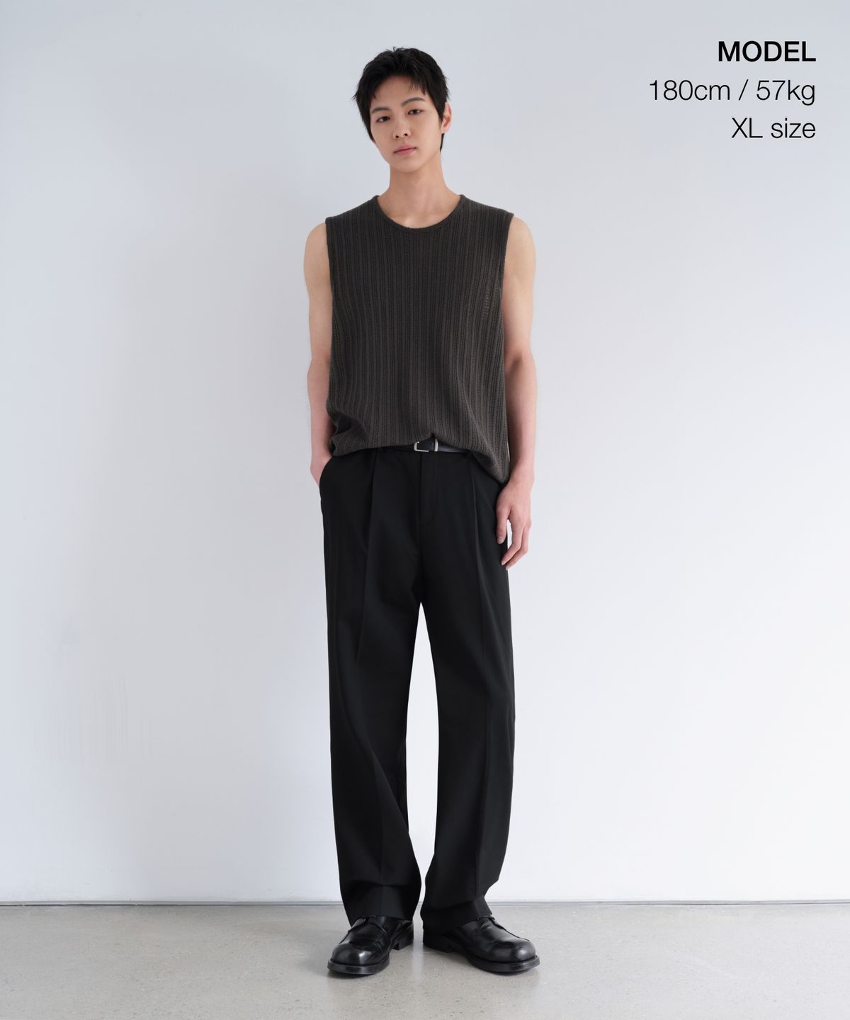 무신사 스탠다드(MUSINSA STANDARD) 크로셰 슬리브리스 탑 [건메탈]