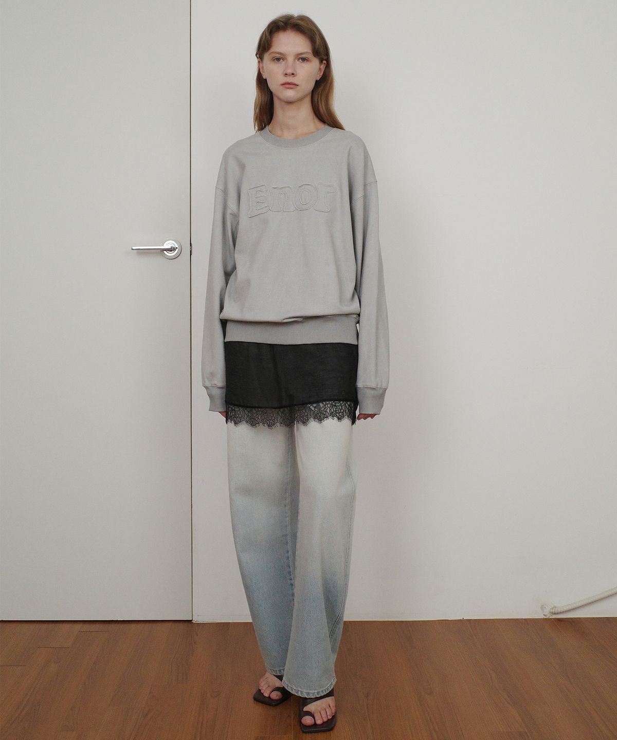 엔오르(EN OR) ENOR PATCH LOGO PIGMENT SWEATSHIRT - GREY
