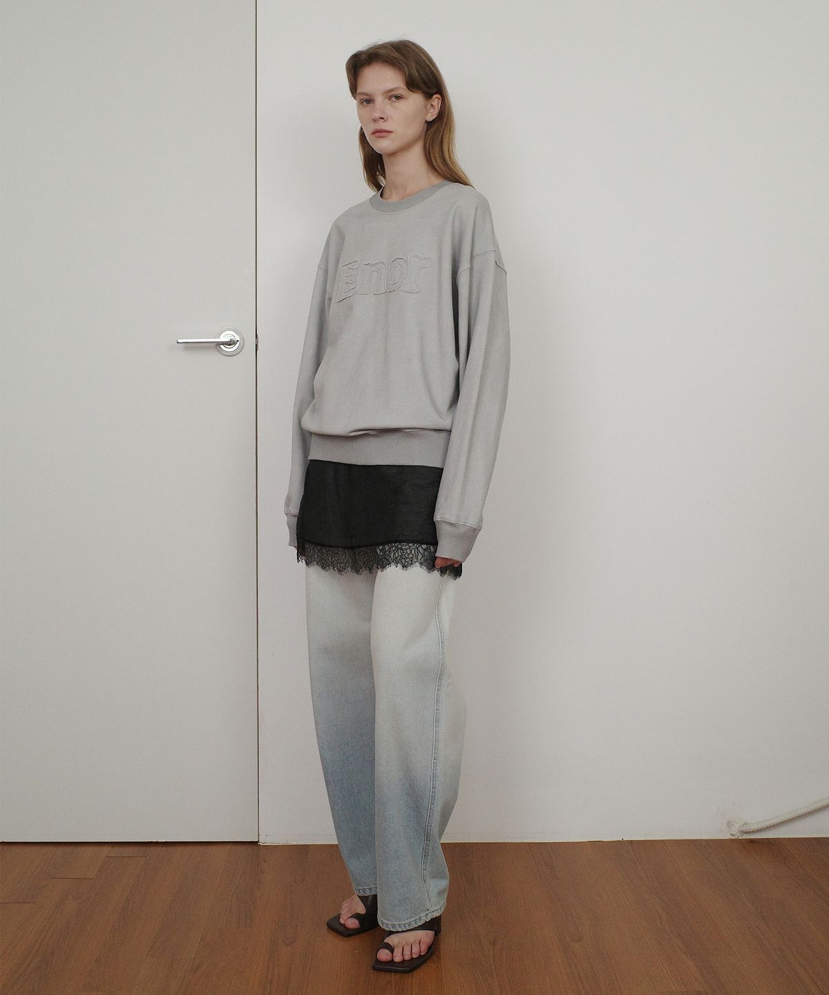 엔오르(EN OR) ENOR PATCH LOGO PIGMENT SWEATSHIRT - GREY