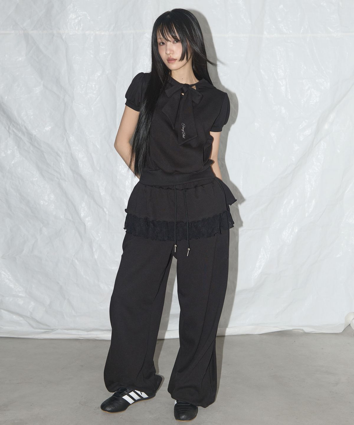 팬시클럽(FANCY CLUB) 퍼프 라운드 스카프 후디 (BLACK)_F25QB081