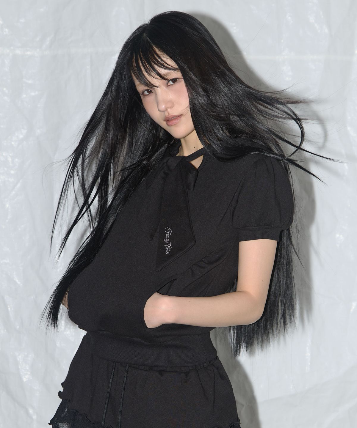 팬시클럽(FANCY CLUB) 퍼프 라운드 스카프 후디 (BLACK)_F25QB081