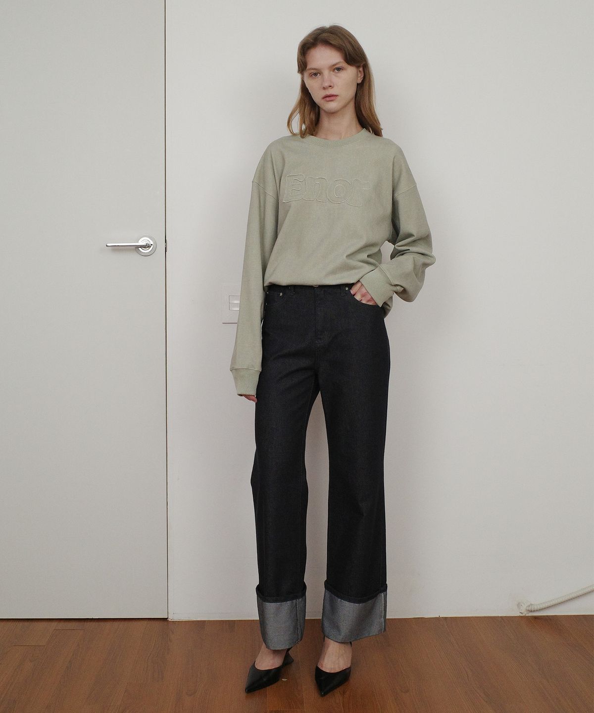엔오르(EN OR) ENOR PATCH LOGO PIGMENT SWEATSHIRT - GREEN