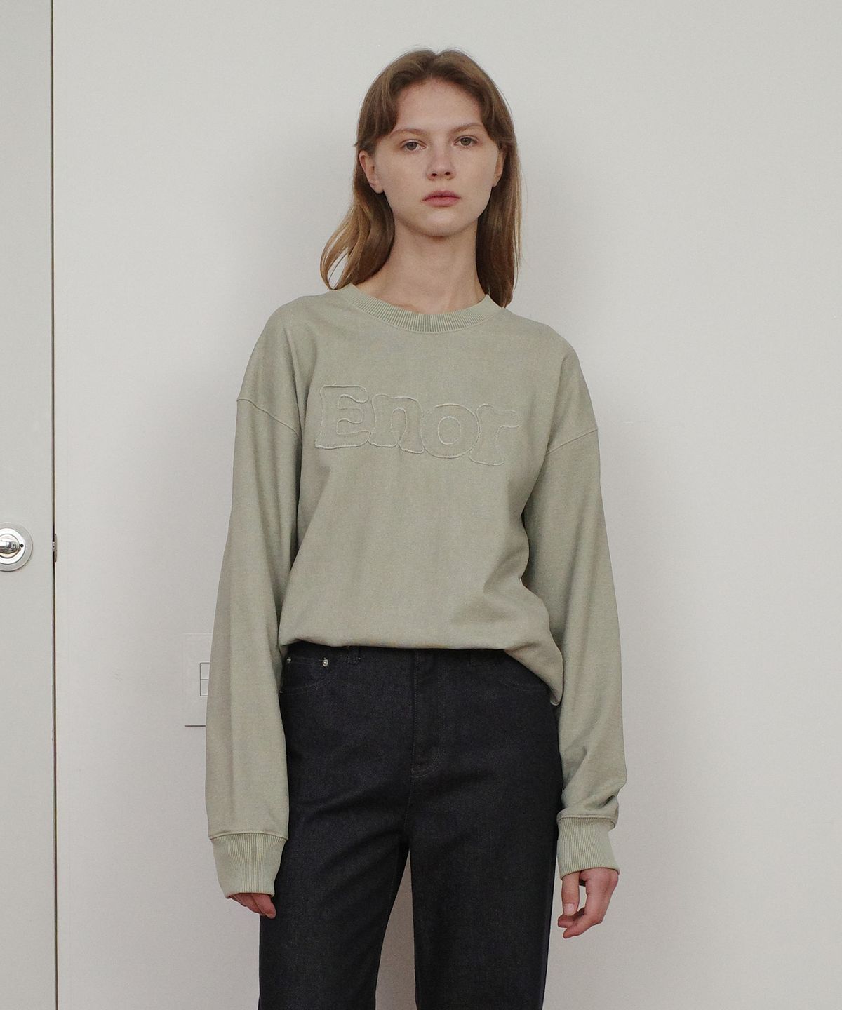 엔오르(EN OR) ENOR PATCH LOGO PIGMENT SWEATSHIRT - GREEN