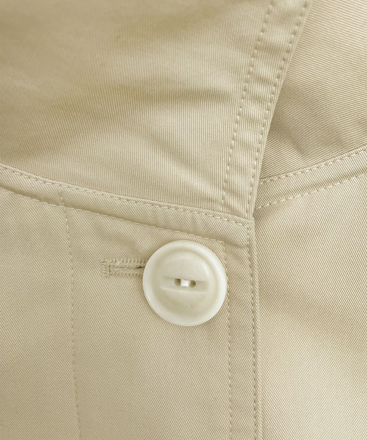 썸웨어버터(SOMEWHEREBUTTER) Breeze Half Trench Coat - Beige