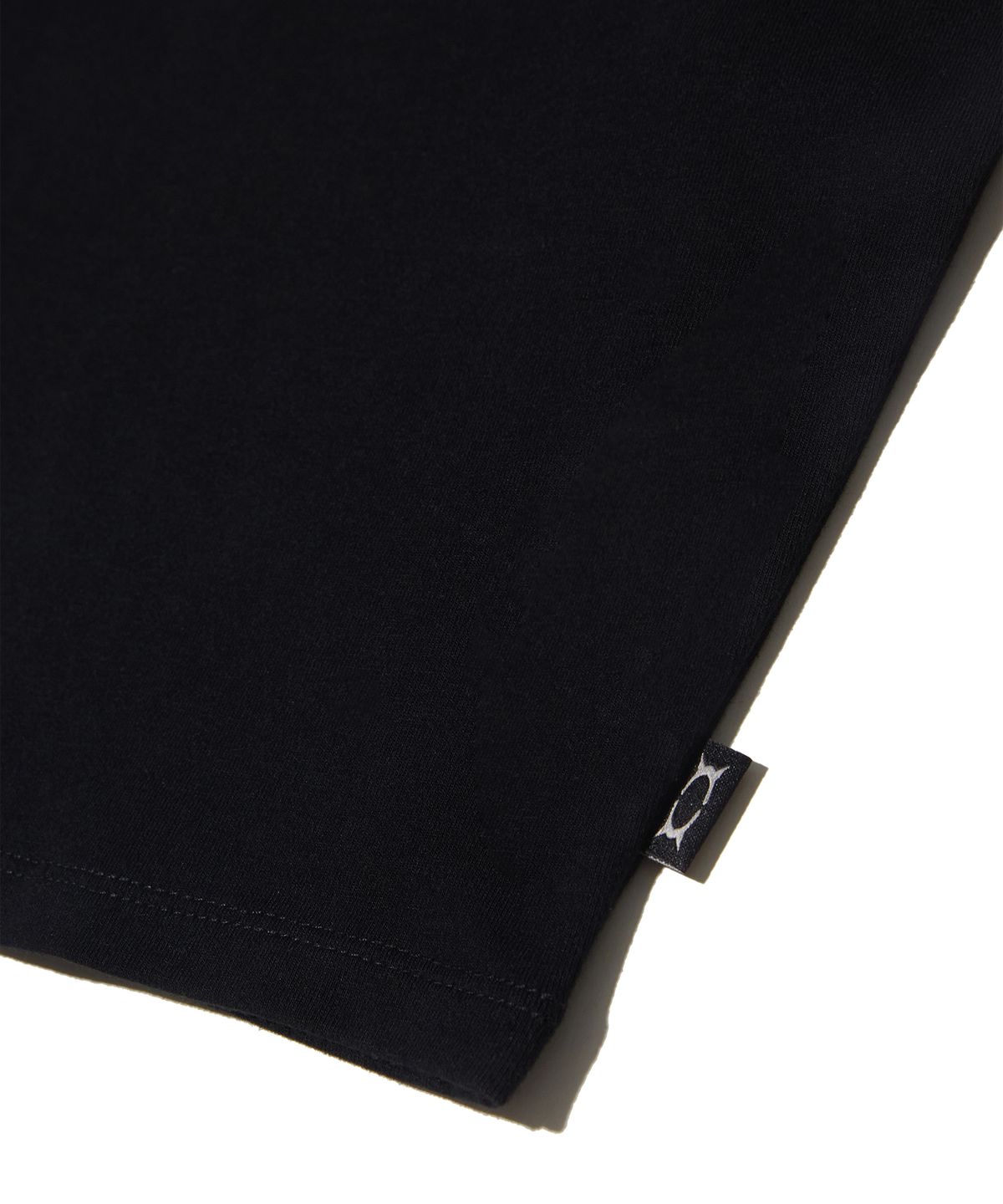 크리틱(CRITIC) OG WORMHOLE LOGO CROP T-SHIRTS BLACK