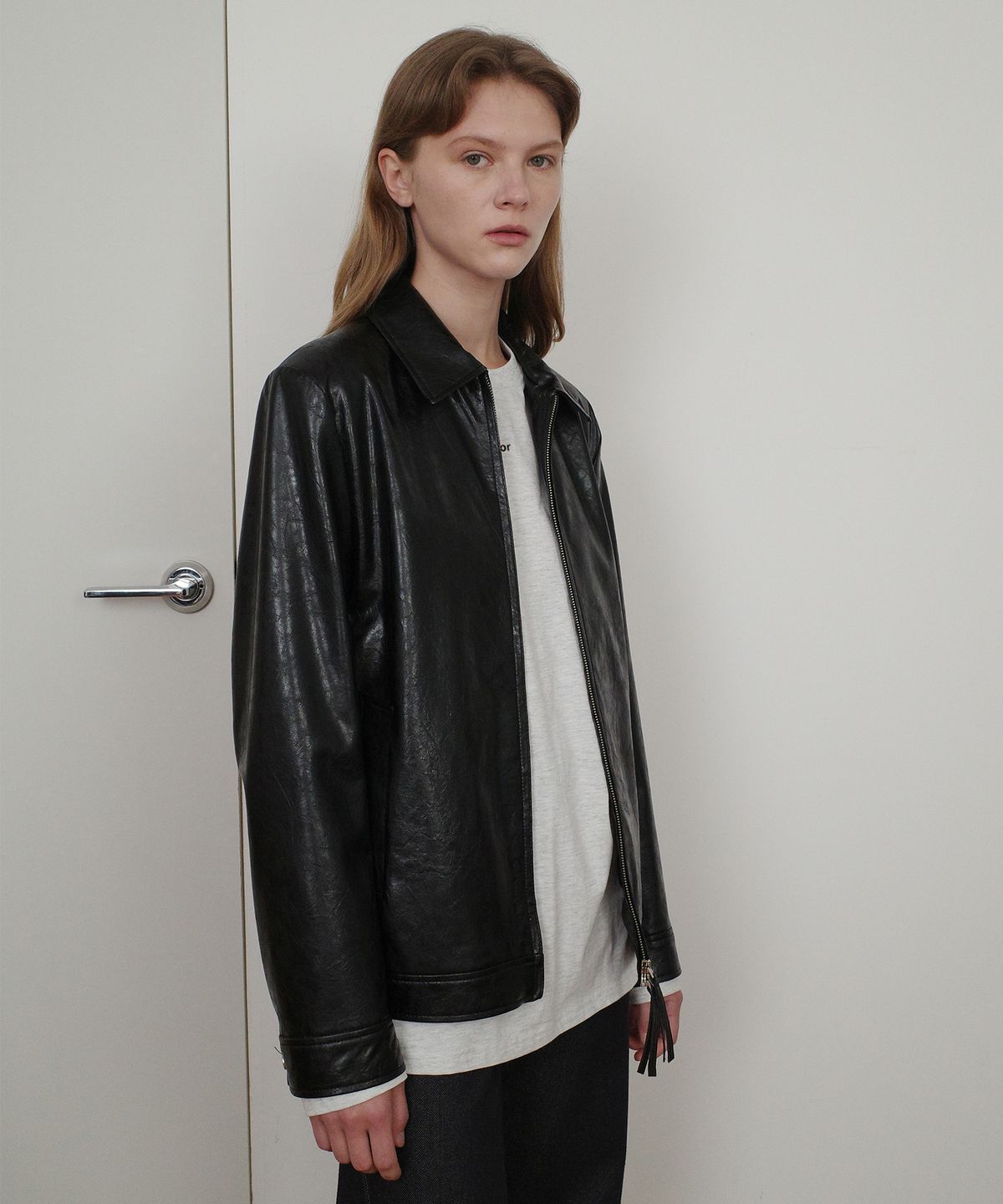 엔오르(EN OR) GLOSSY VEGAN LEATHER JACKET - BLACK