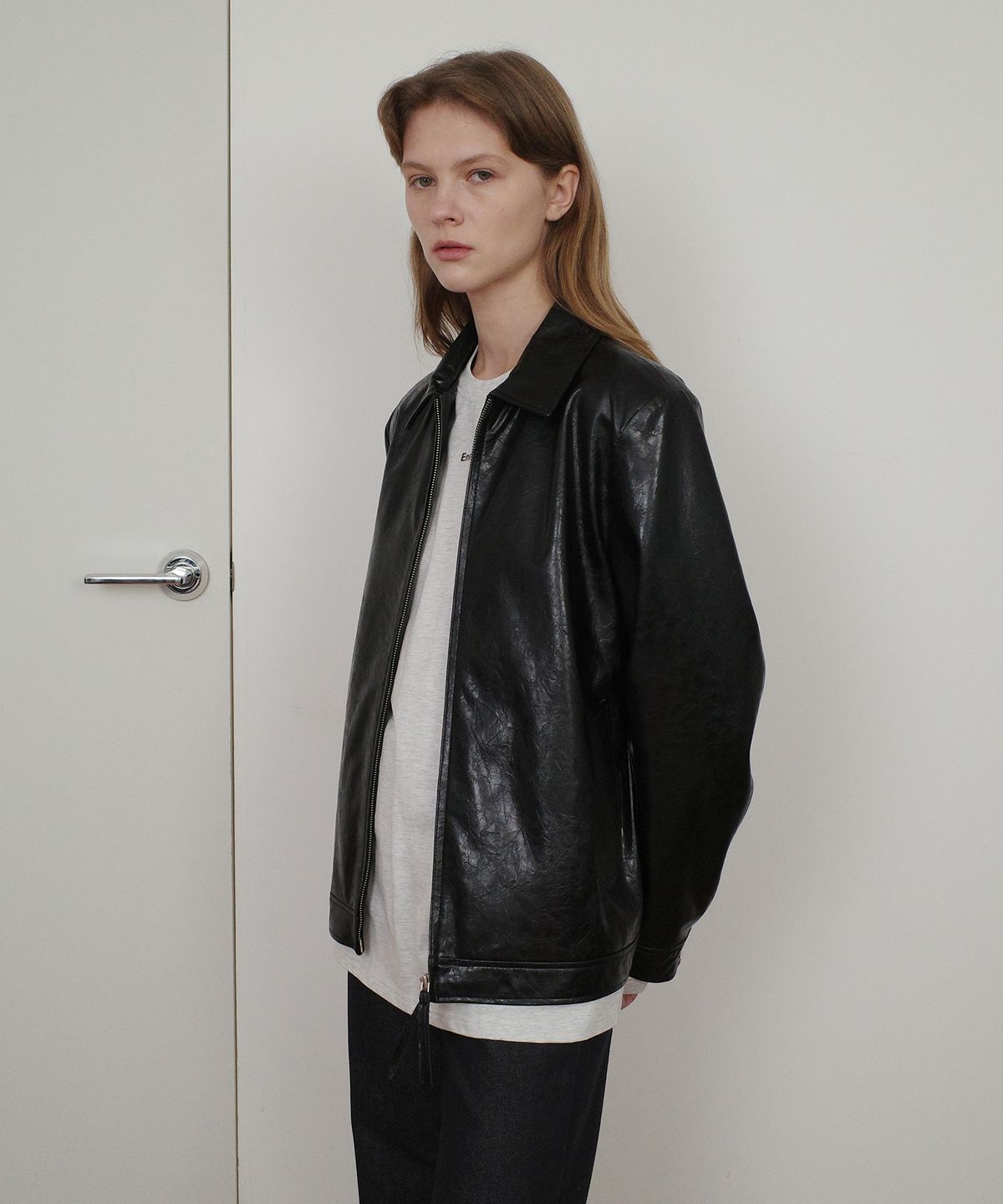 엔오르(EN OR) GLOSSY VEGAN LEATHER JACKET - BLACK