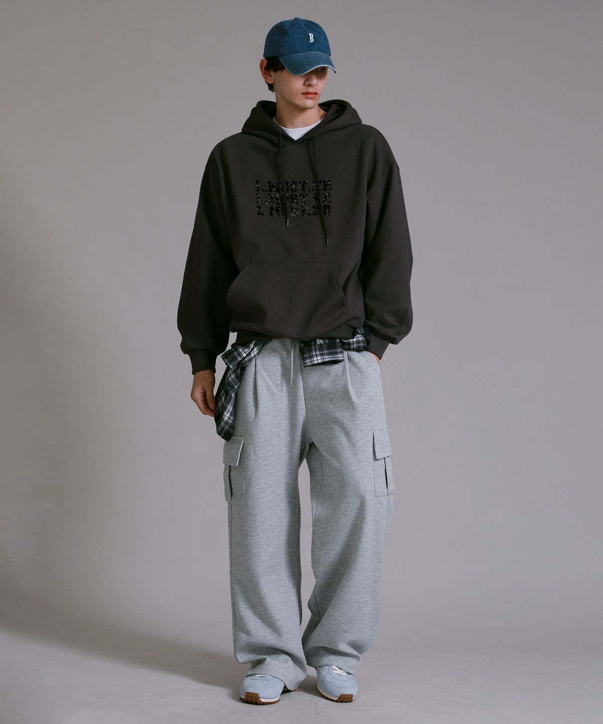 라이크더모스트(LIKE THE MOST) 밀리터리 라모 오버핏 스웻후디_차콜