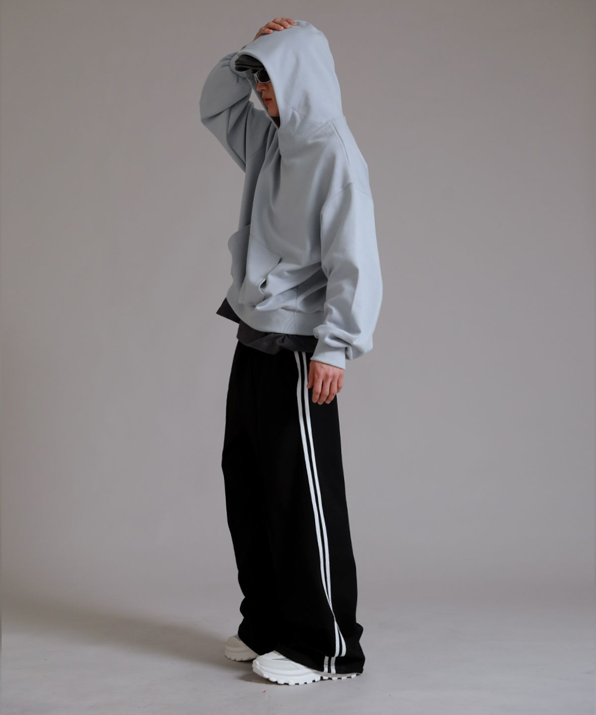 라이크더모스트(LIKE THE MOST) 트레이닝 삥줄 트랙 와이드 팬츠_블랙