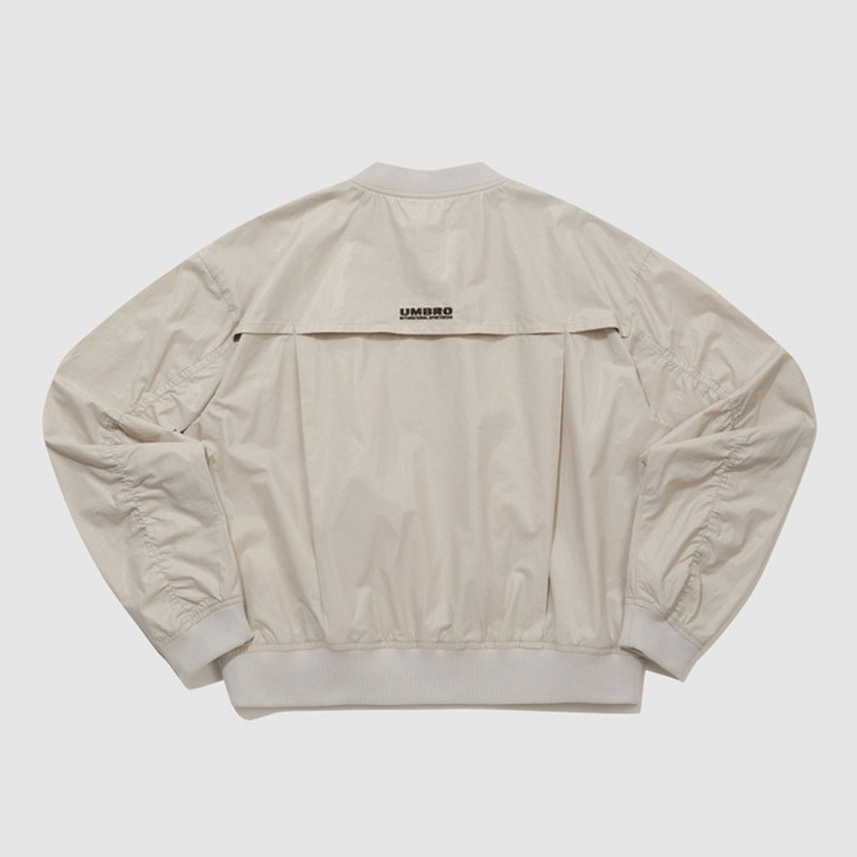 엄브로(UMBRO) 우먼스 코팅 봄버 자켓 베이지(UQ122CJK26)