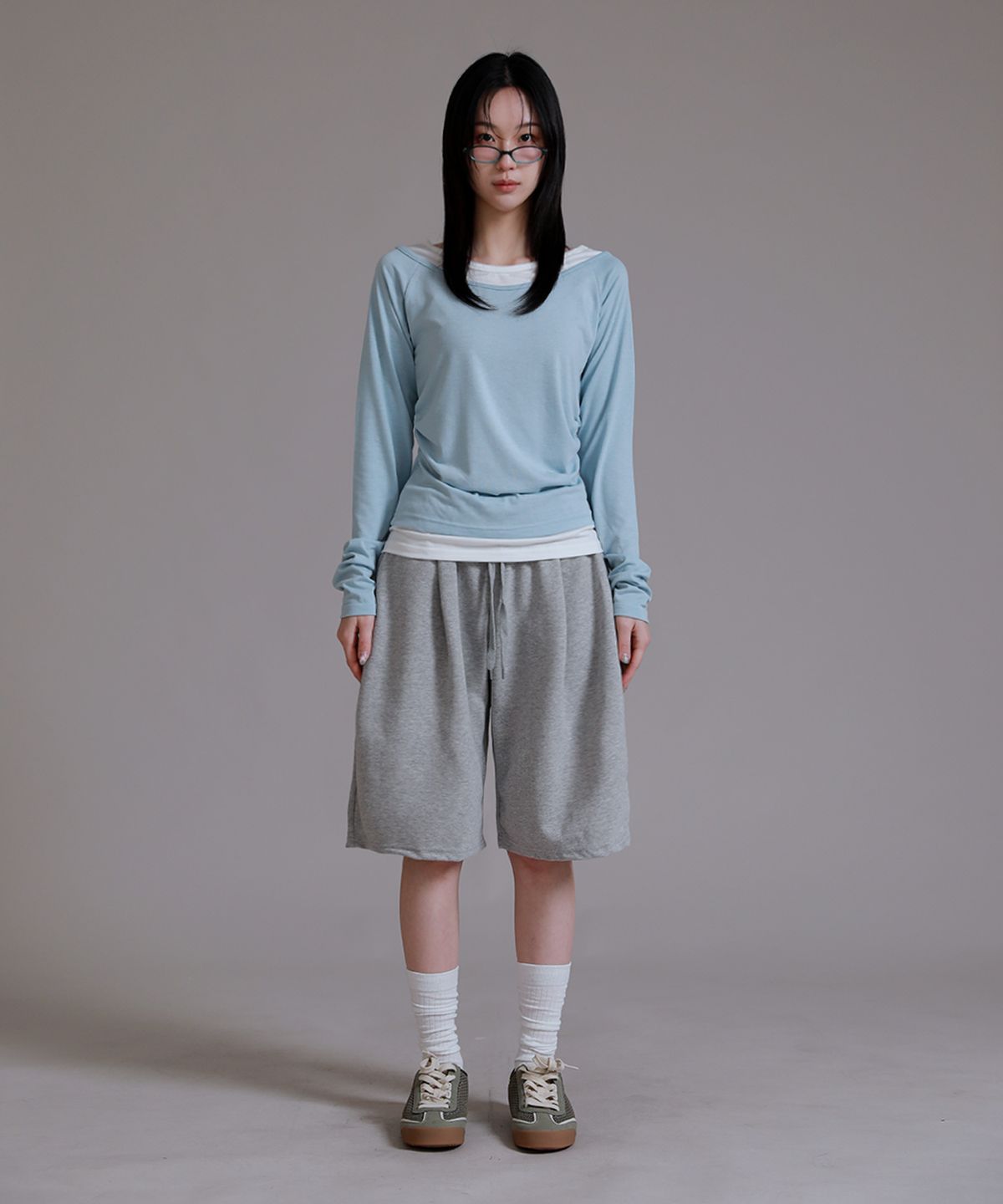 라이크더모스트(LIKE THE MOST) 셔링 포인트 오프 레이어드 티셔츠_소라