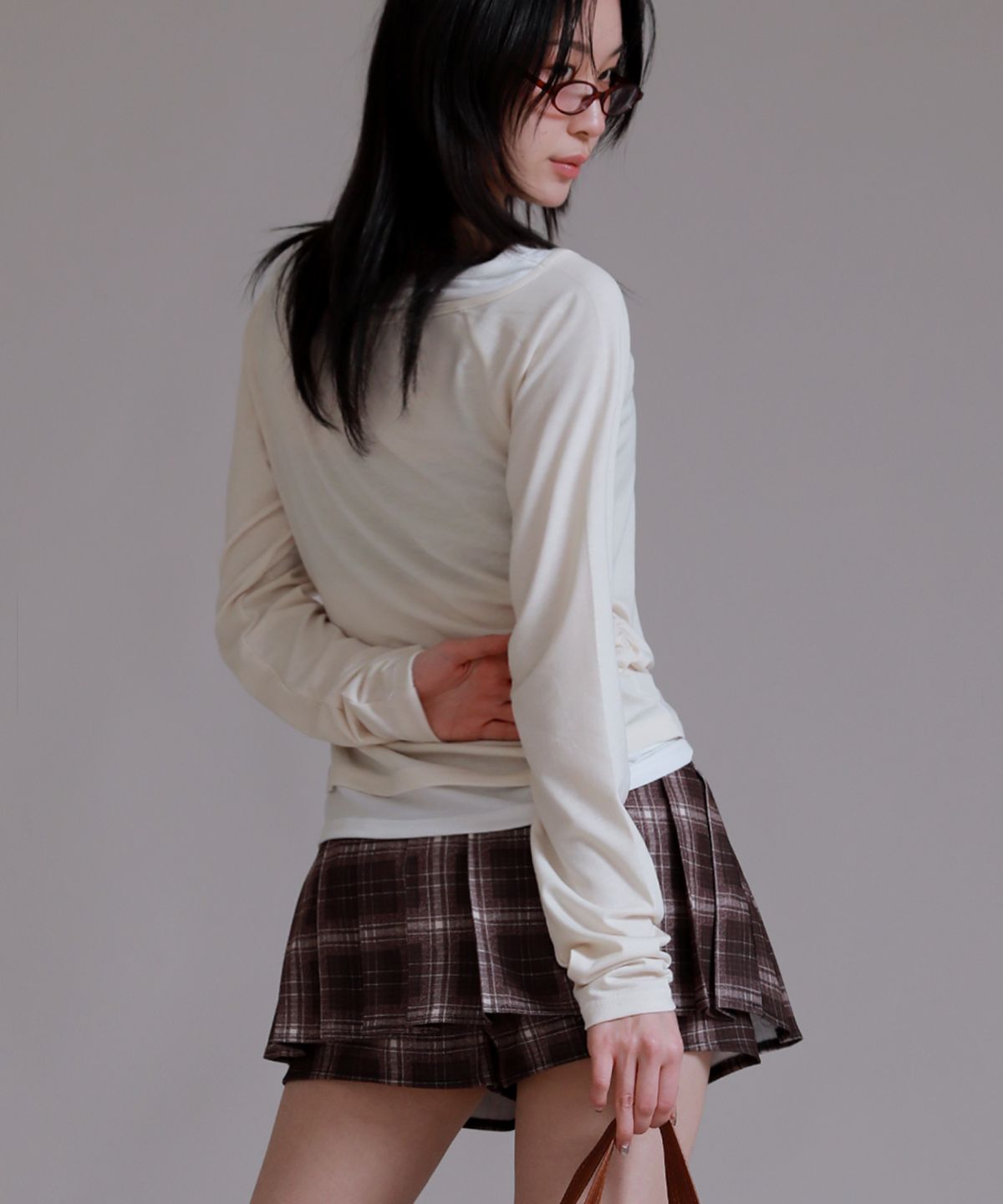 라이크더모스트(LIKE THE MOST) 셔링 포인트 오프 레이어드 티셔츠_크림