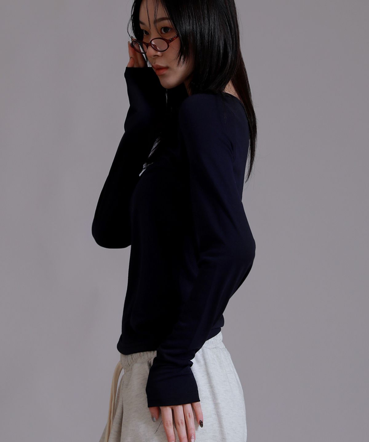 라이크더모스트(LIKE THE MOST) U 라운드 베이직 롱 슬리브 티셔츠_네이비