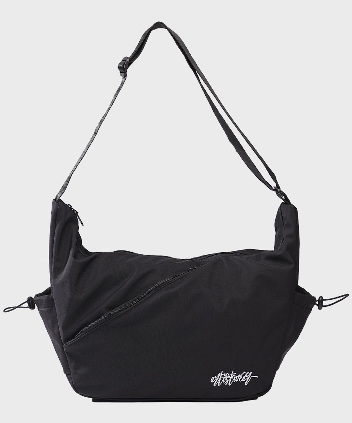 아티스트웨어(ARTISTWEAR) [ATW] 로고 하프문 크로스 슬링백