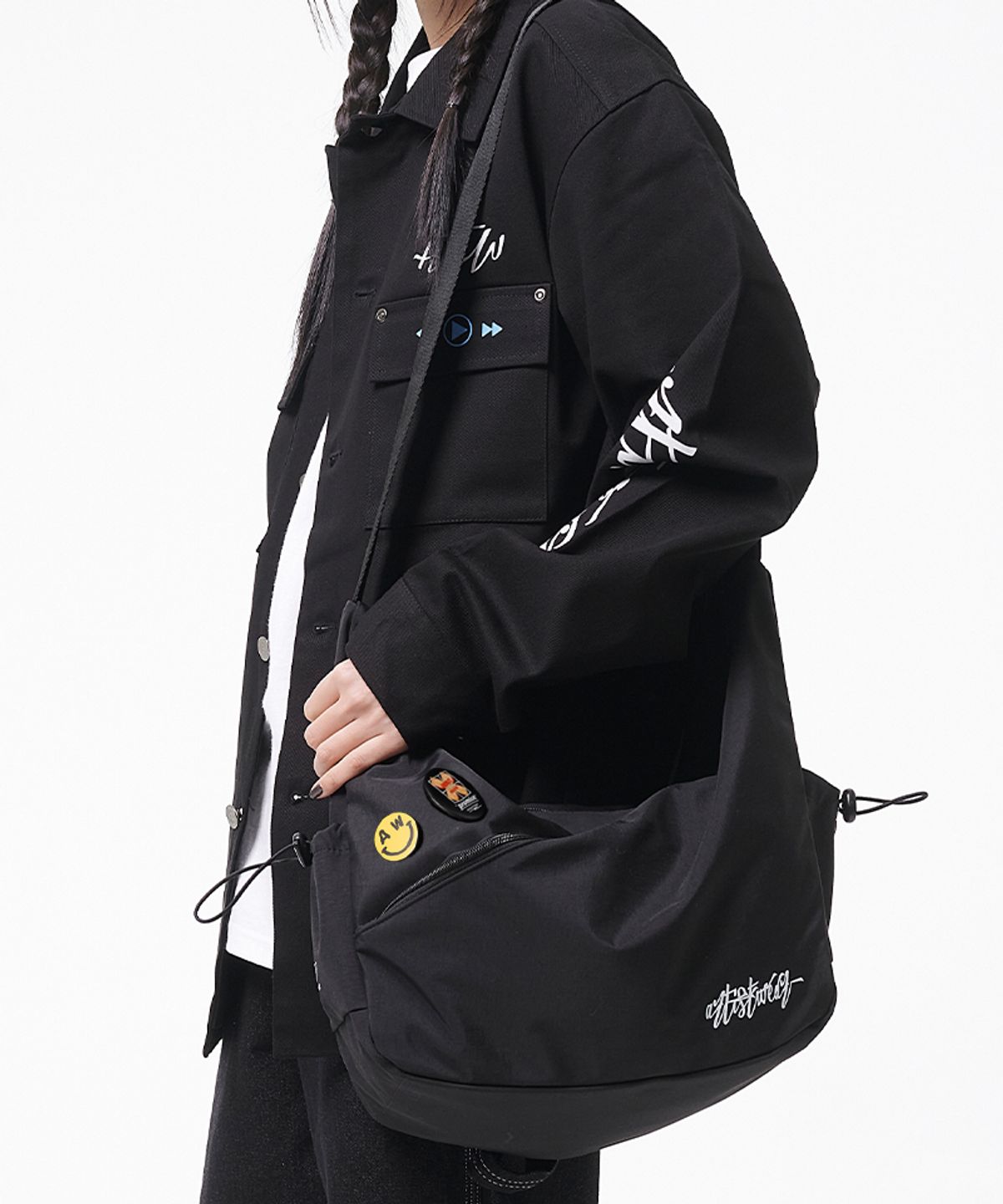 아티스트웨어(ARTISTWEAR) [ATW] 로고 하프문 크로스 슬링백