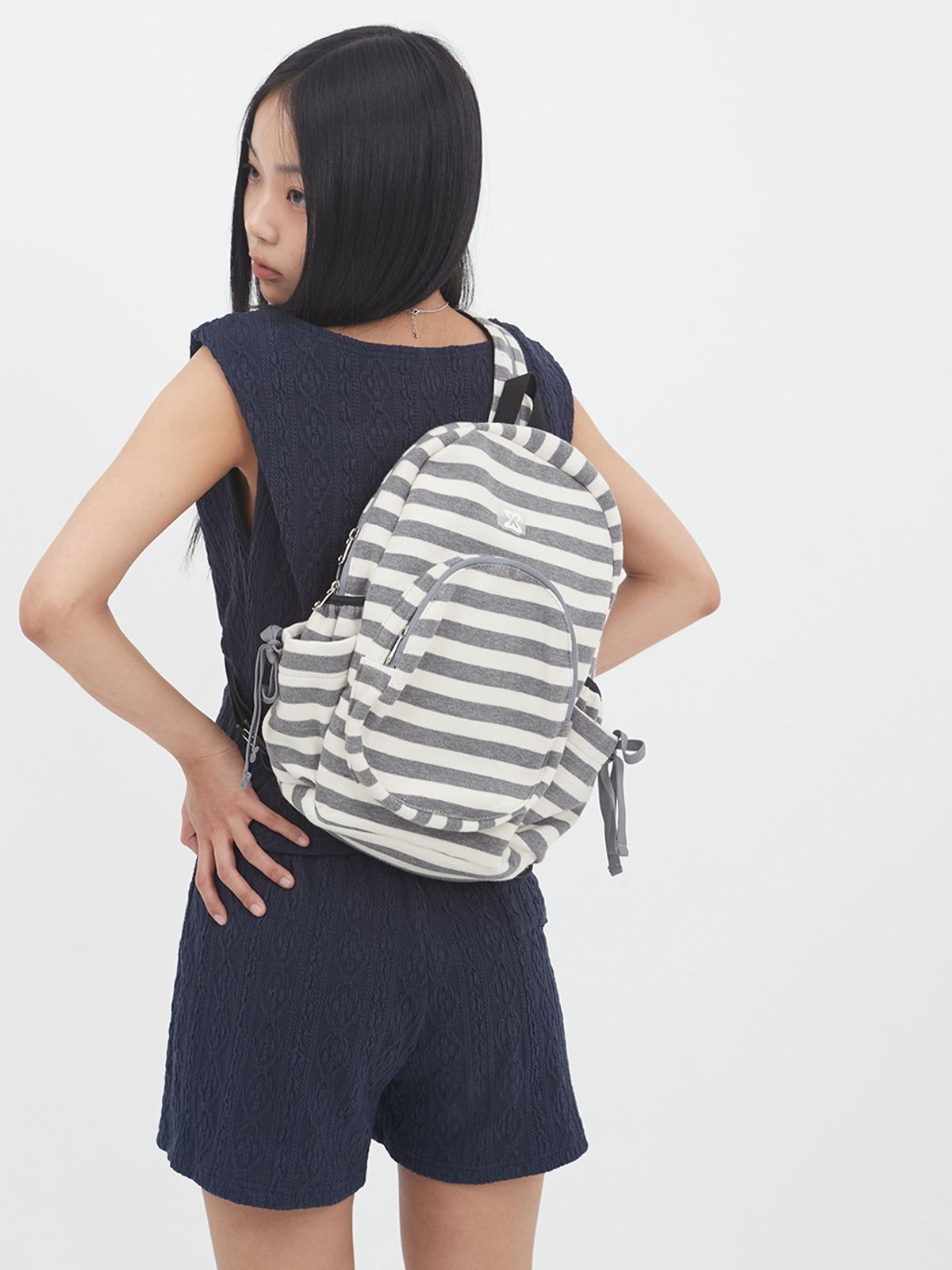 무음(MUWM) 네스트 슬링 백팩 Nest Sling Backpack (Gray Stripe)