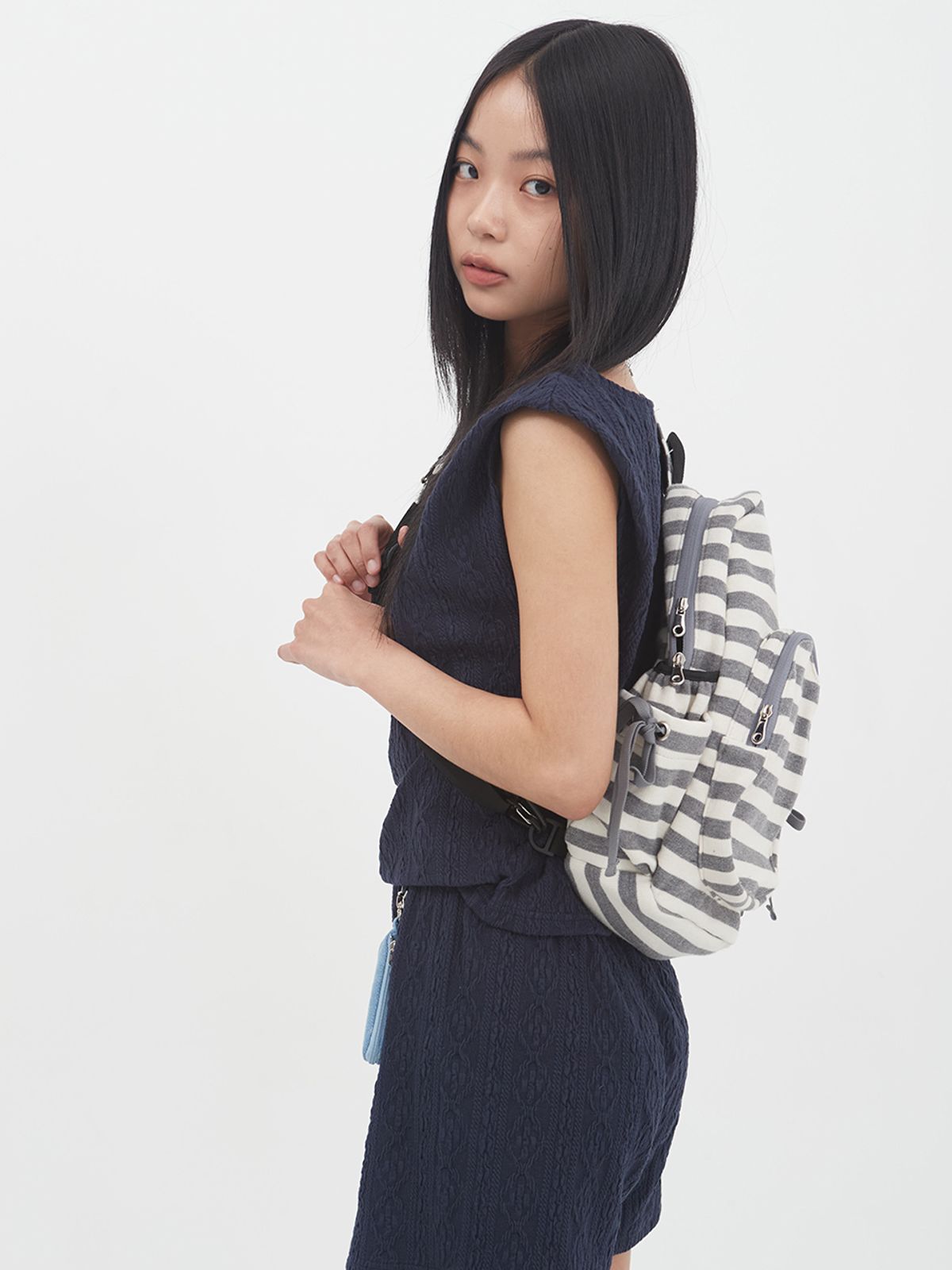 무음(MUWM) 네스트 슬링 백팩 Nest Sling Backpack (Gray Stripe)