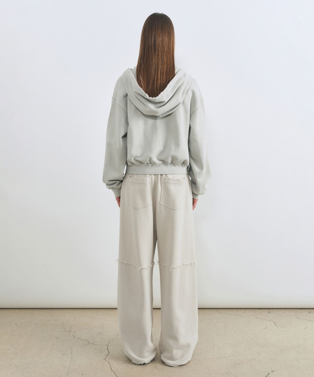 인사일런스 우먼(INSILENCE WOMEN) 컬러 블록 스웨트팬츠 ASH BEIGE