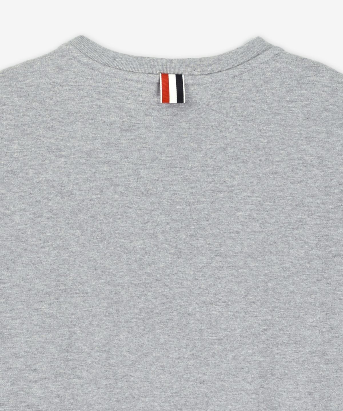 톰 브라운(THOM BROWNE) 럭비 핏 RWB 스트라이프 반소매 티셔츠 - 라이트 그레이 / MJS282AJ0199055