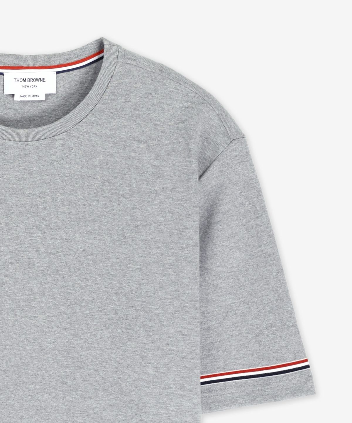 톰 브라운(THOM BROWNE) 럭비 핏 RWB 스트라이프 반소매 티셔츠 - 라이트 그레이 / MJS282AJ0199055