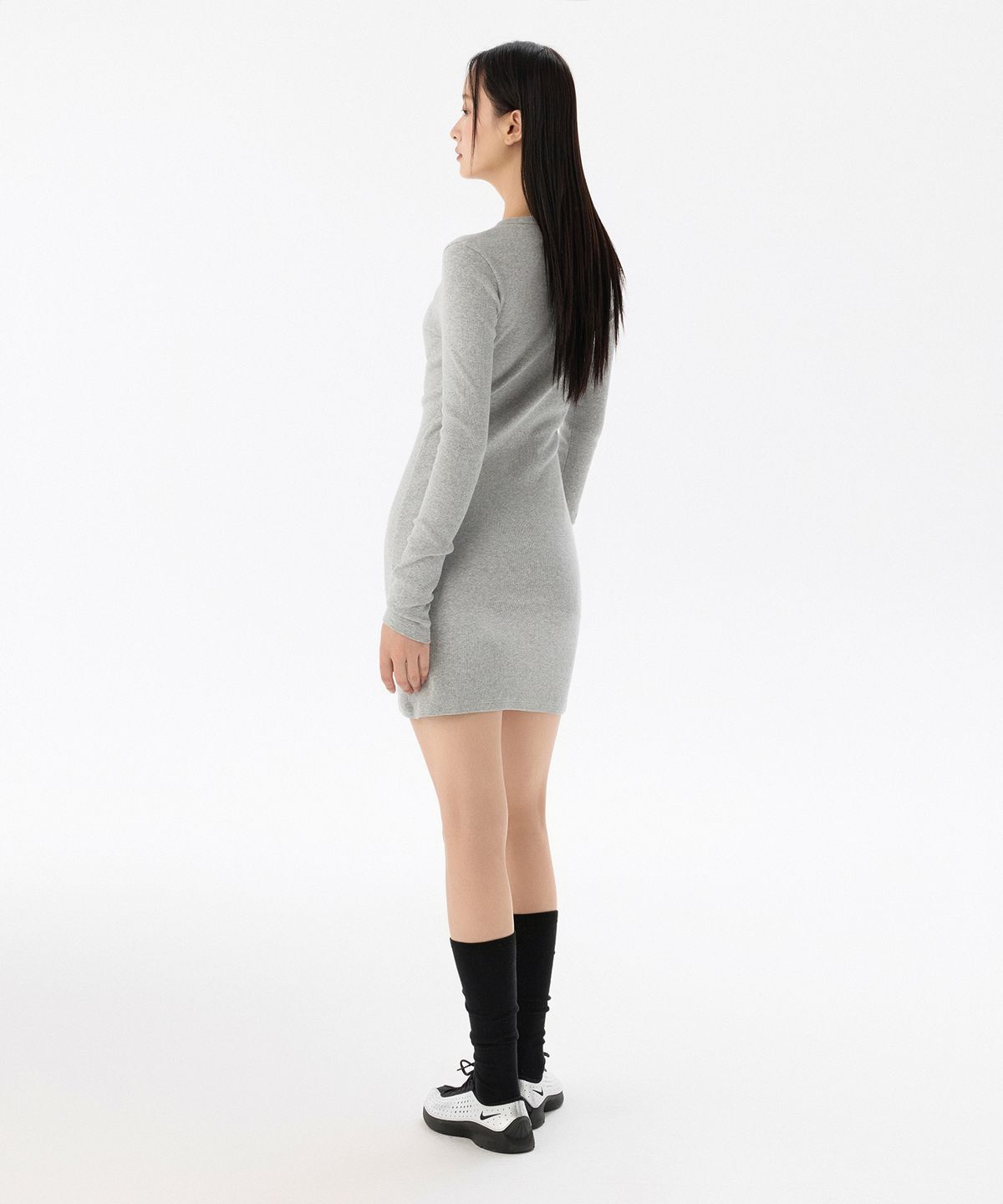 무신사 스탠다드 우먼(MUSINSA STANDARD WOMAN) 우먼즈 리브드 와이 넥 긴소매 미니 드레스 [미디엄 그레이]