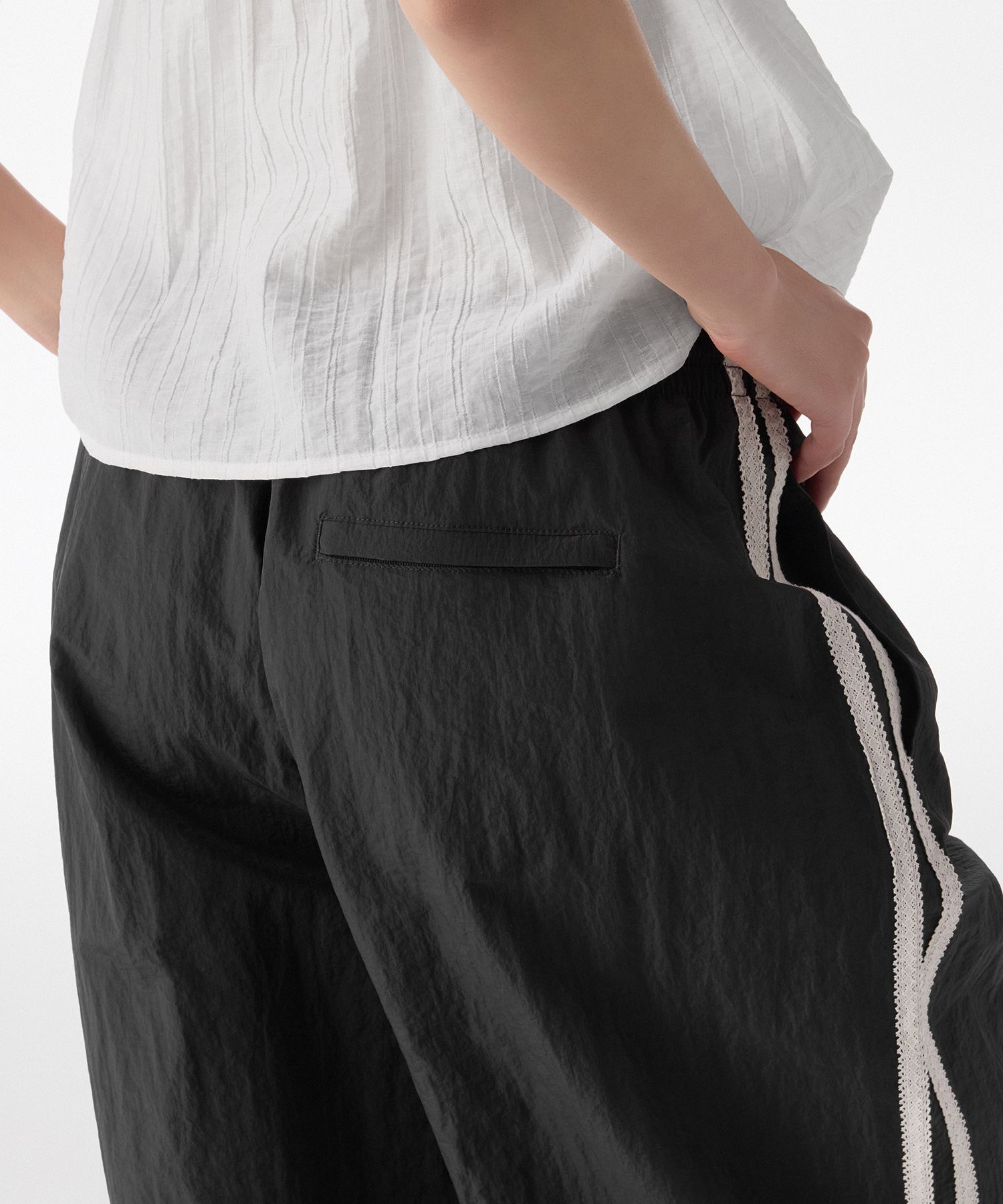 MUSINSA STANDARD ■ Women's Nylon Wide Lace Track Pants MUSINSA | MUSINSA STANDARD WOMAN Women's Nylon Wide Lace