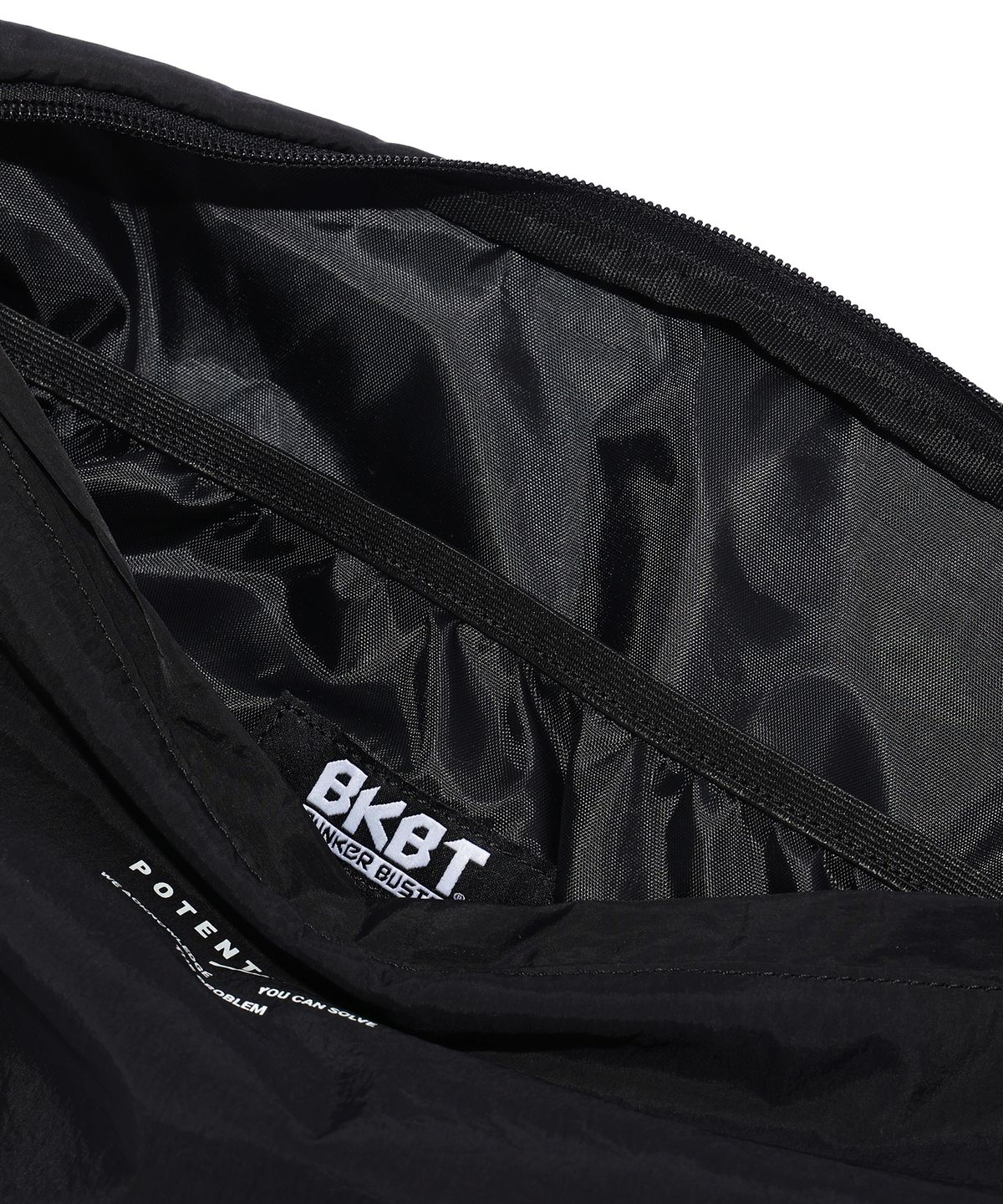 벙커버스터(BUNKERBUSTER) 스트링 크로스백 BLACK (MQ5BU581-076)