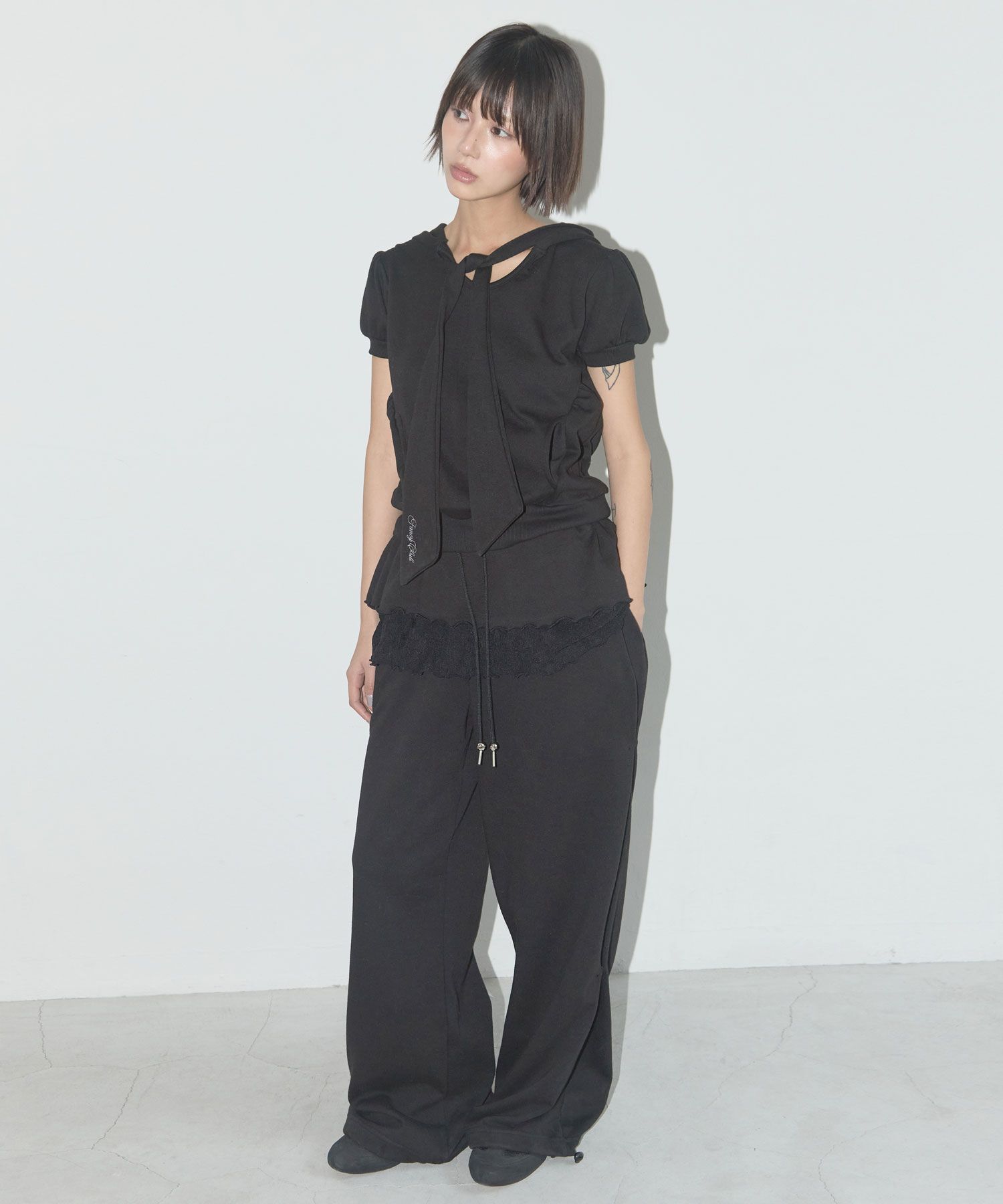 MUSINSA | FANCY CLUB Frill Lace Button Sweatpants (BLACK