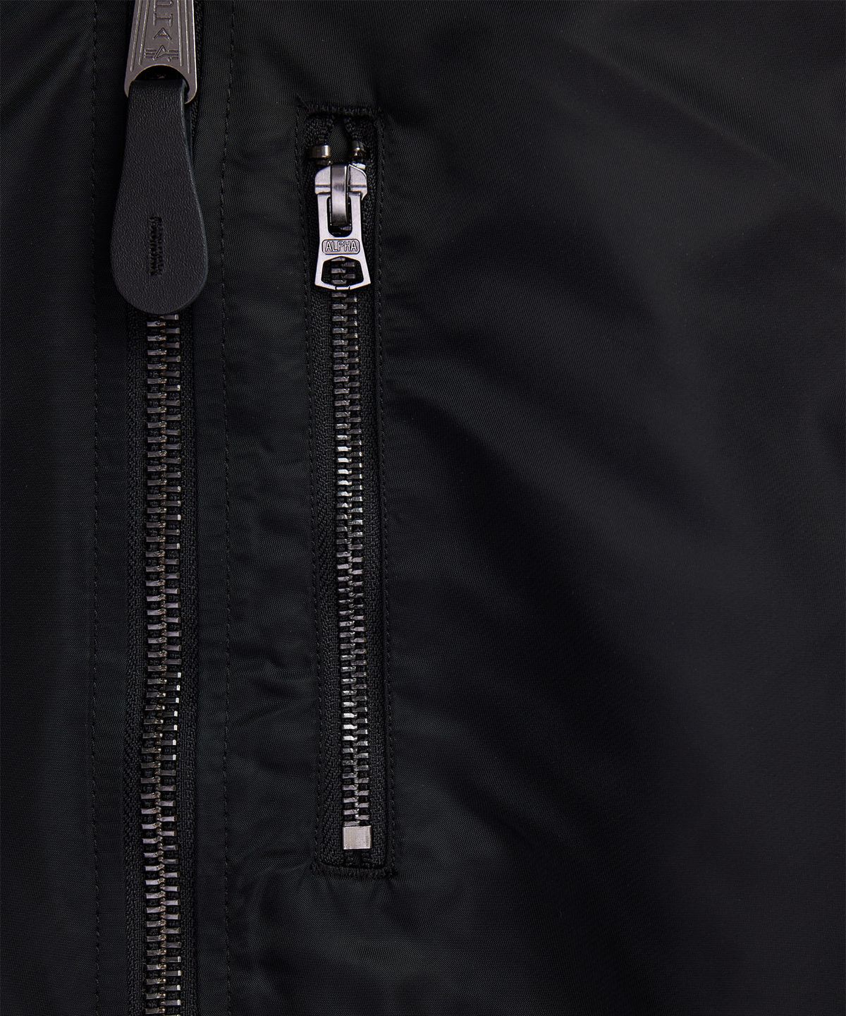 알파 인더스트리(ALPHA INDUSTRIES) L-2B 크롭 GEN II 플라이트 자켓 우먼 블랙