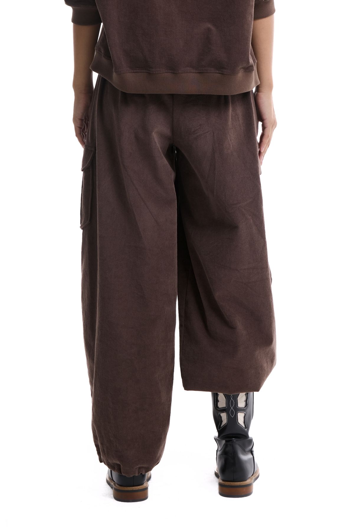 칠 하나 투 구육(71TO96) Front Pin-Tuck Corduroy Pants (Brown)